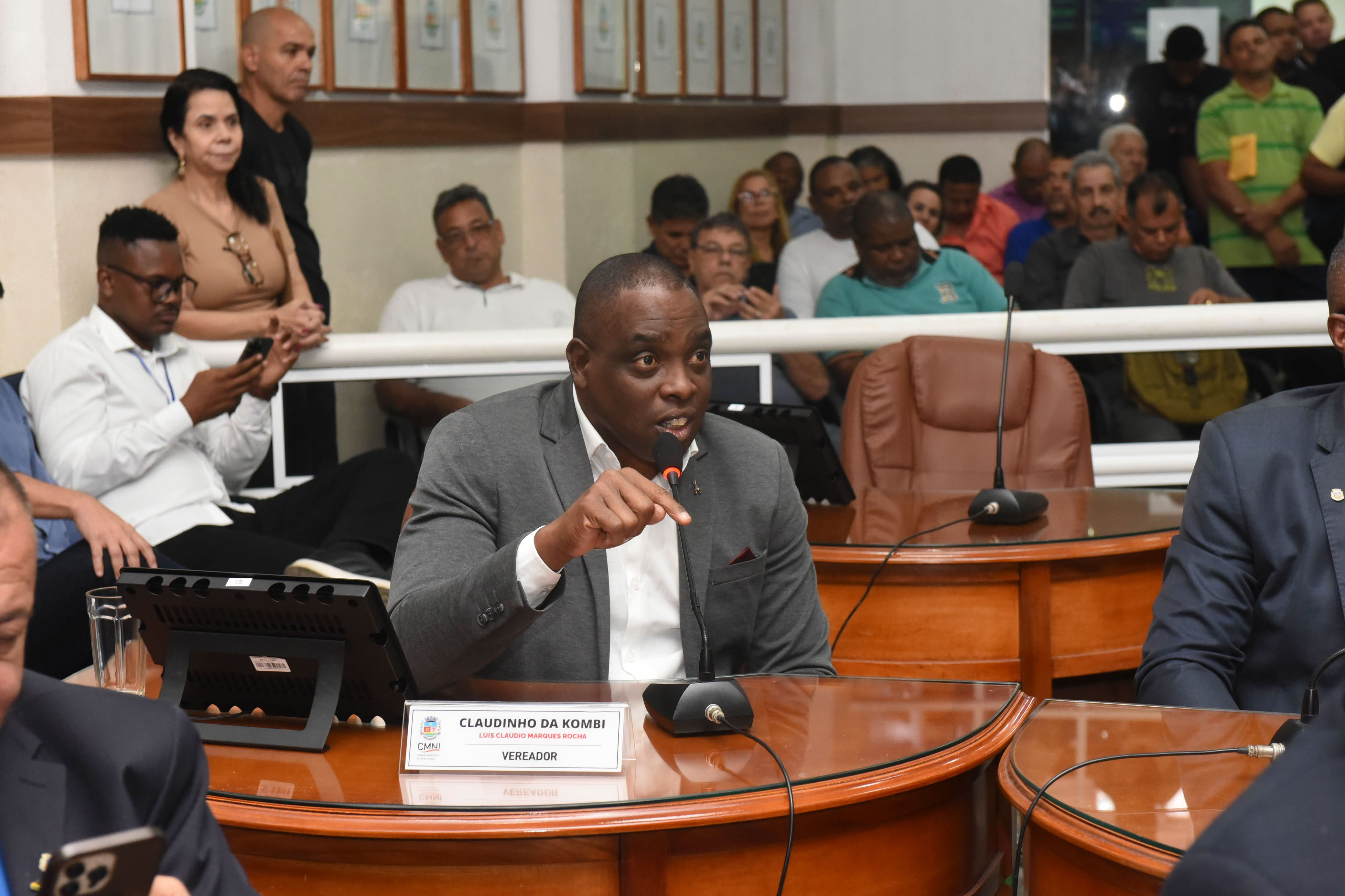 Ver Claudinho parabeniza pelo início da Patrulha da Madrugada