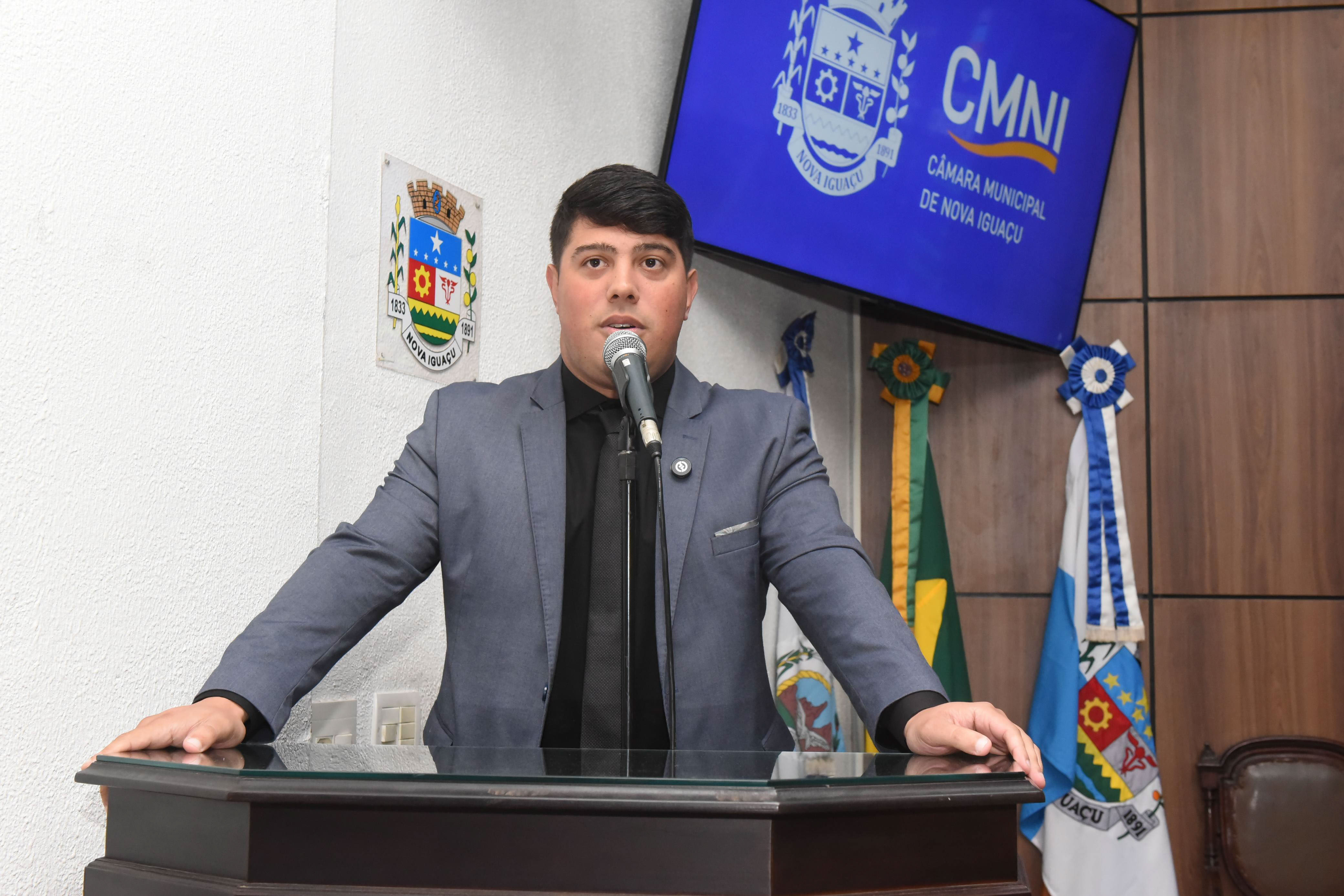 Ver Thadeu anuncia a construção de CF em Marambaia