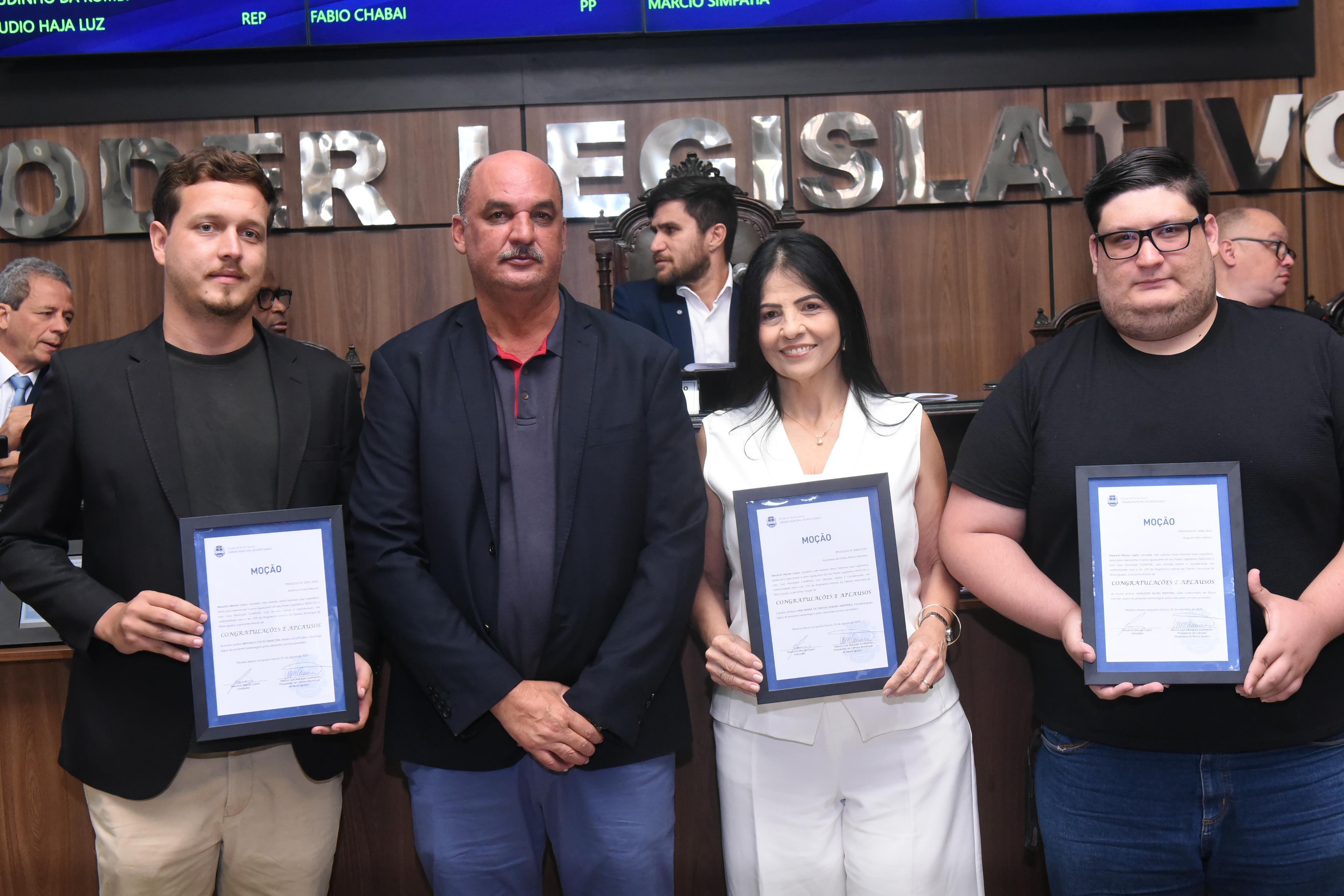 Matheus Marconi, Ana Maria de Freitas e Augusto Alves recebem Moções  de Aplausos concedidas pelo vereador Mauricio Morais