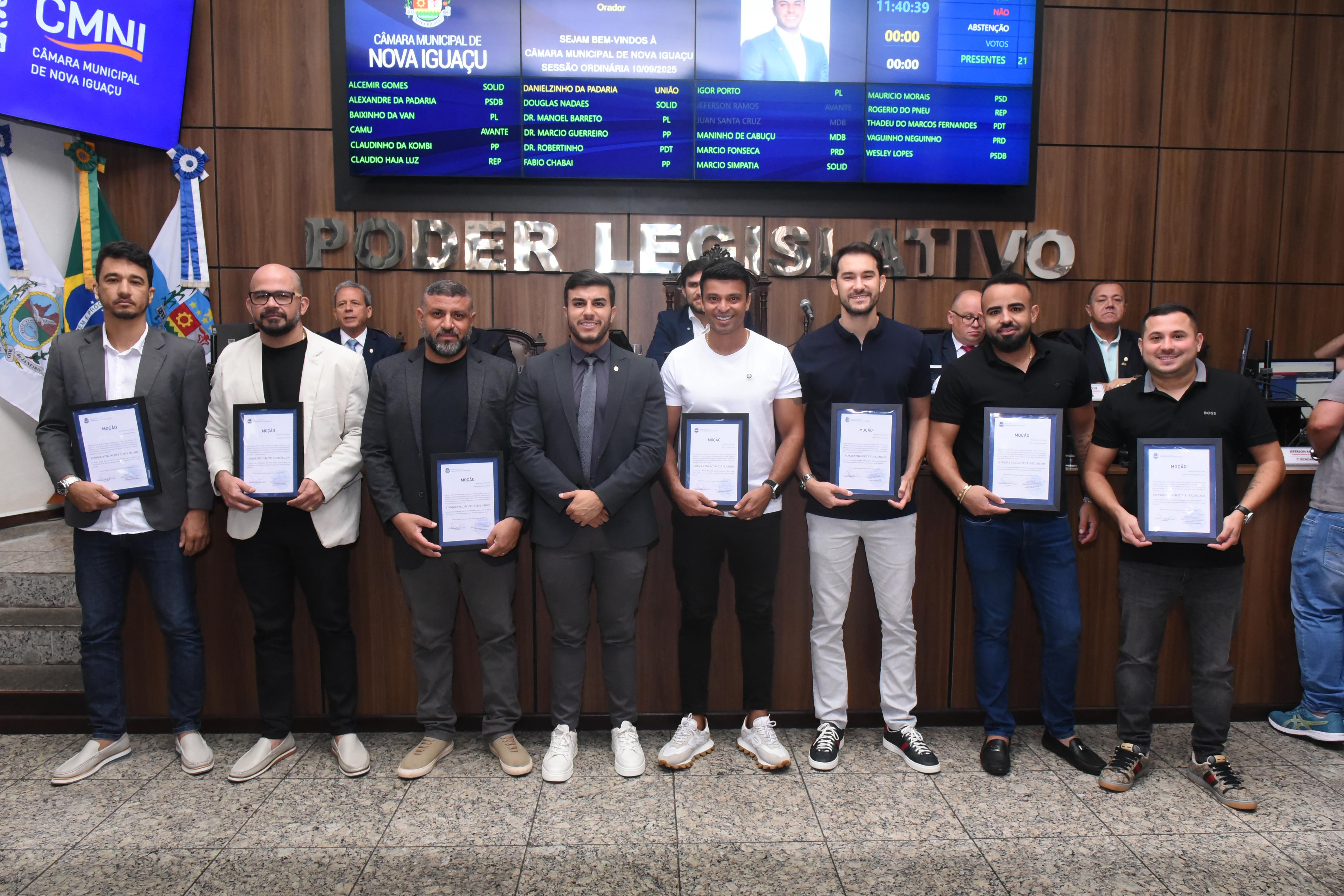 Ver Danielzinho da Padaria homenageia empresários iguaçuanos