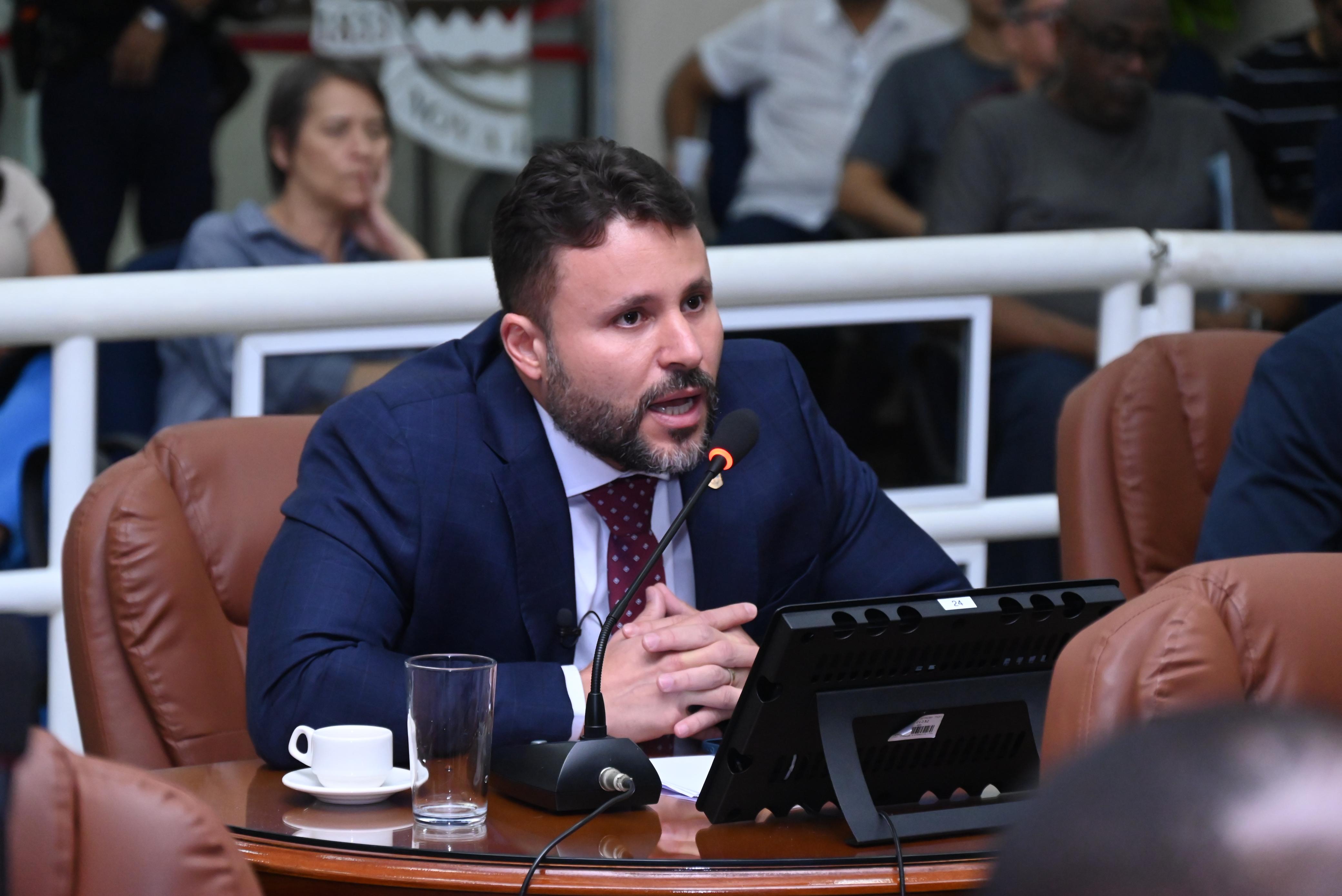 Ver Igor convida para o Fórum de Segurança Pública, em outubro, na Unig