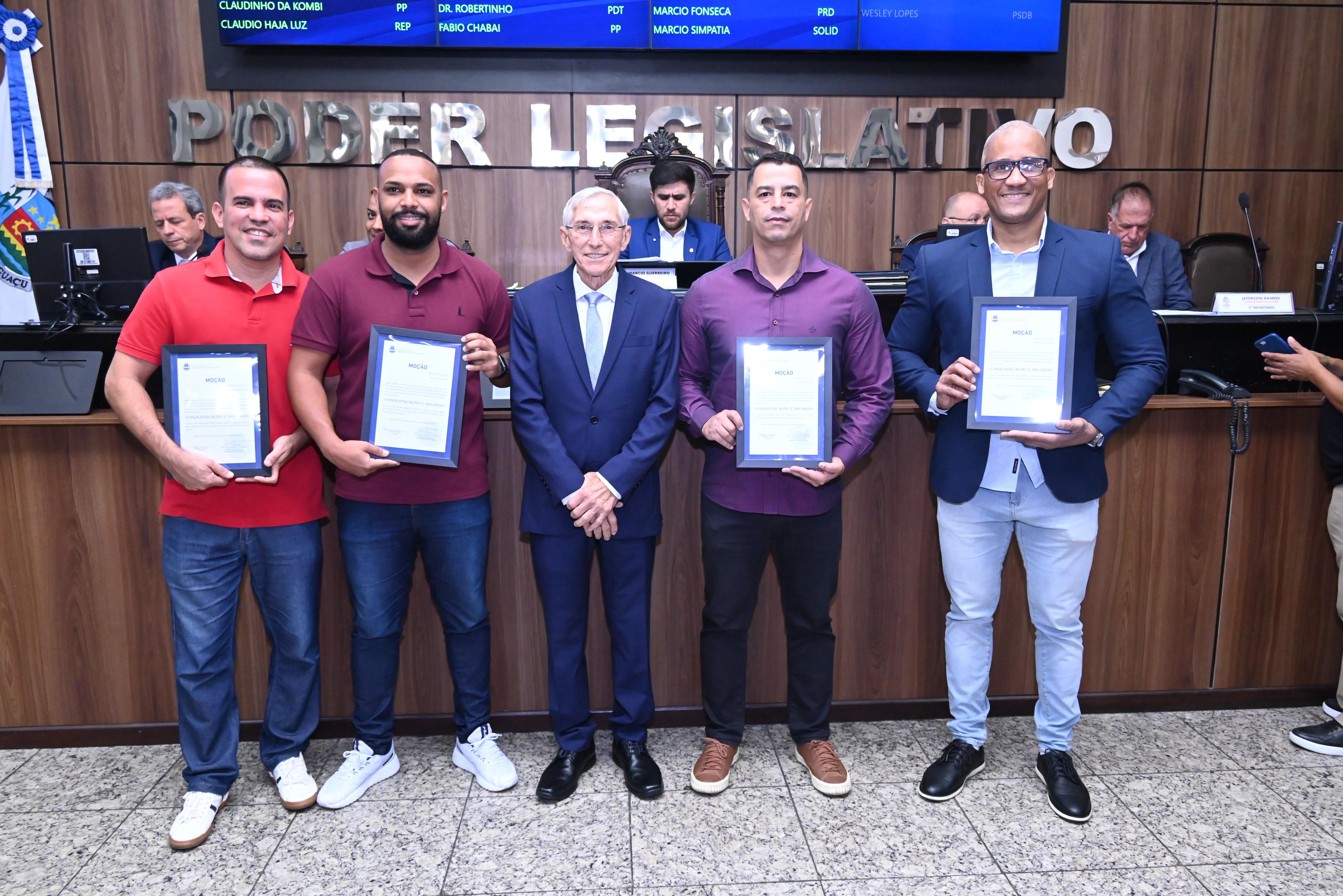 Agentes da segurança pública são homenageados pelo vereador Rogerio do Pneu