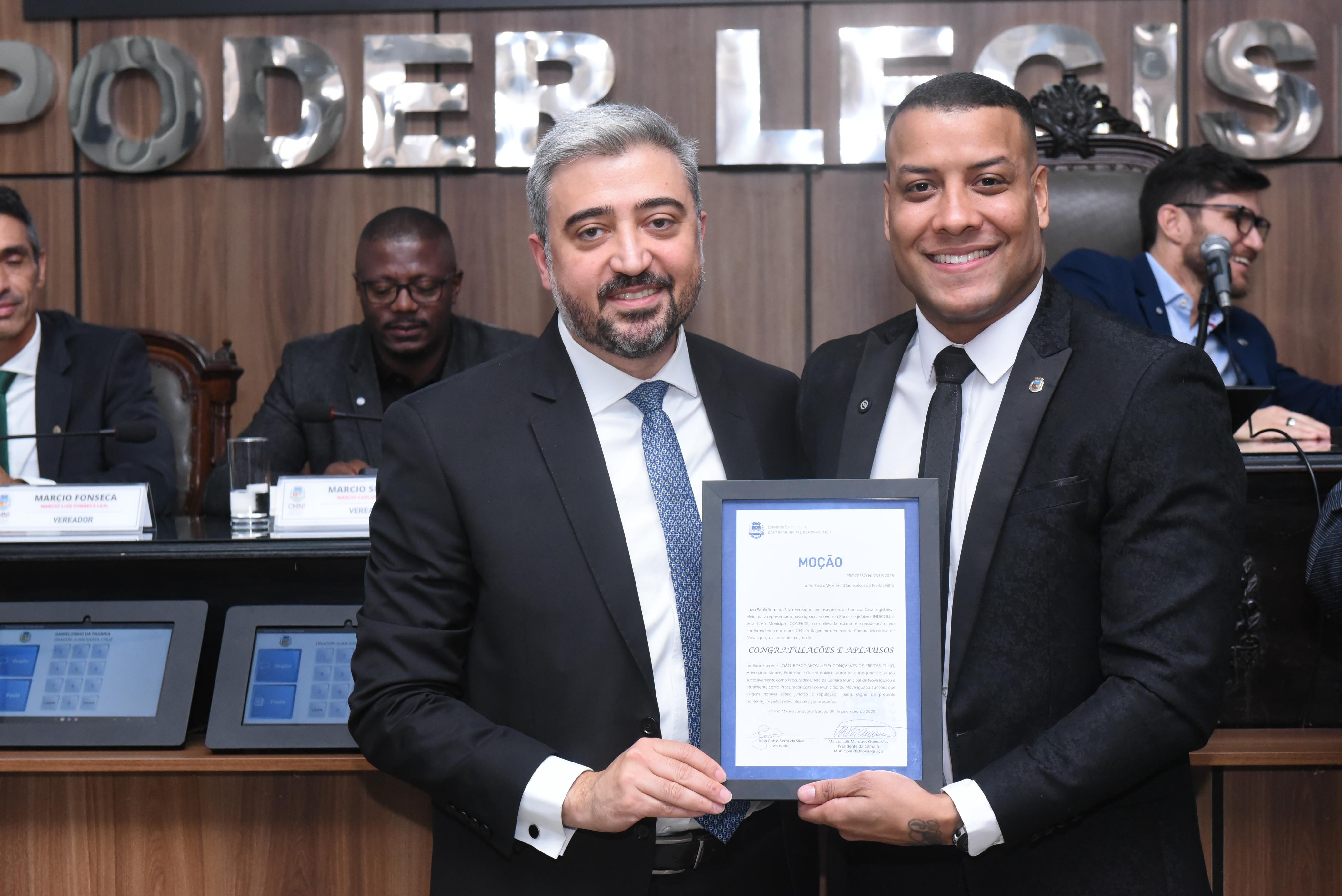 Ex-procurador da CMNI, João Bosco, também foi homenageado pelo ver Juan