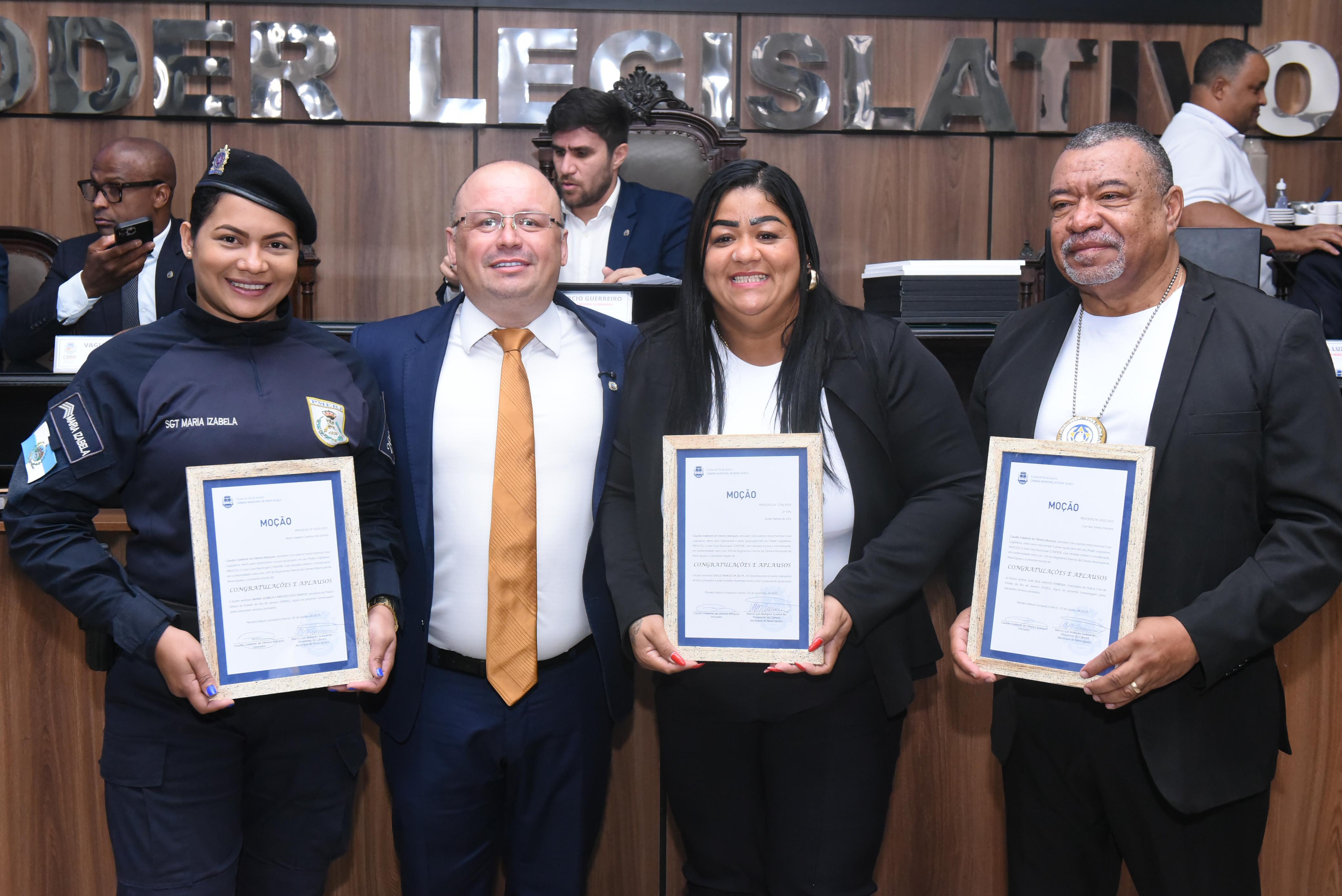 PM Maria Izabela Cardoso, liderança política Gisele Ramos e comissário da Polícia Cicil Luiz dos  Santos têm seu trabalho reconhecido pelo vereador Claudio Haja Luz