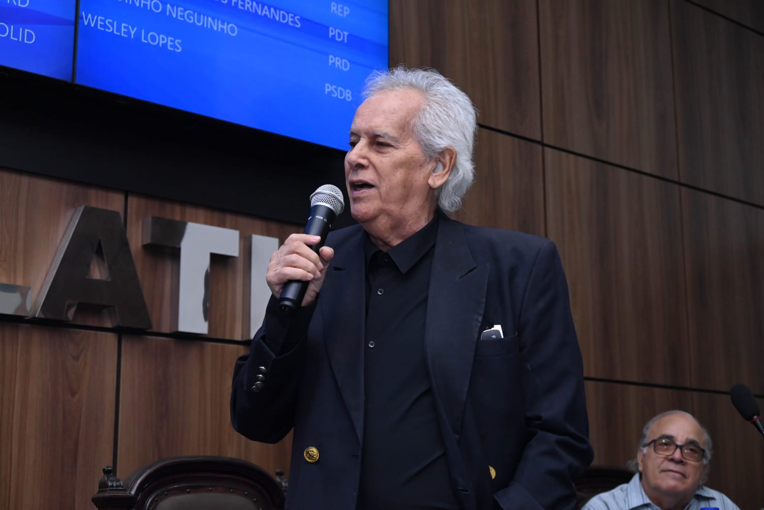 Senhor Luiz Antonio Teixeira