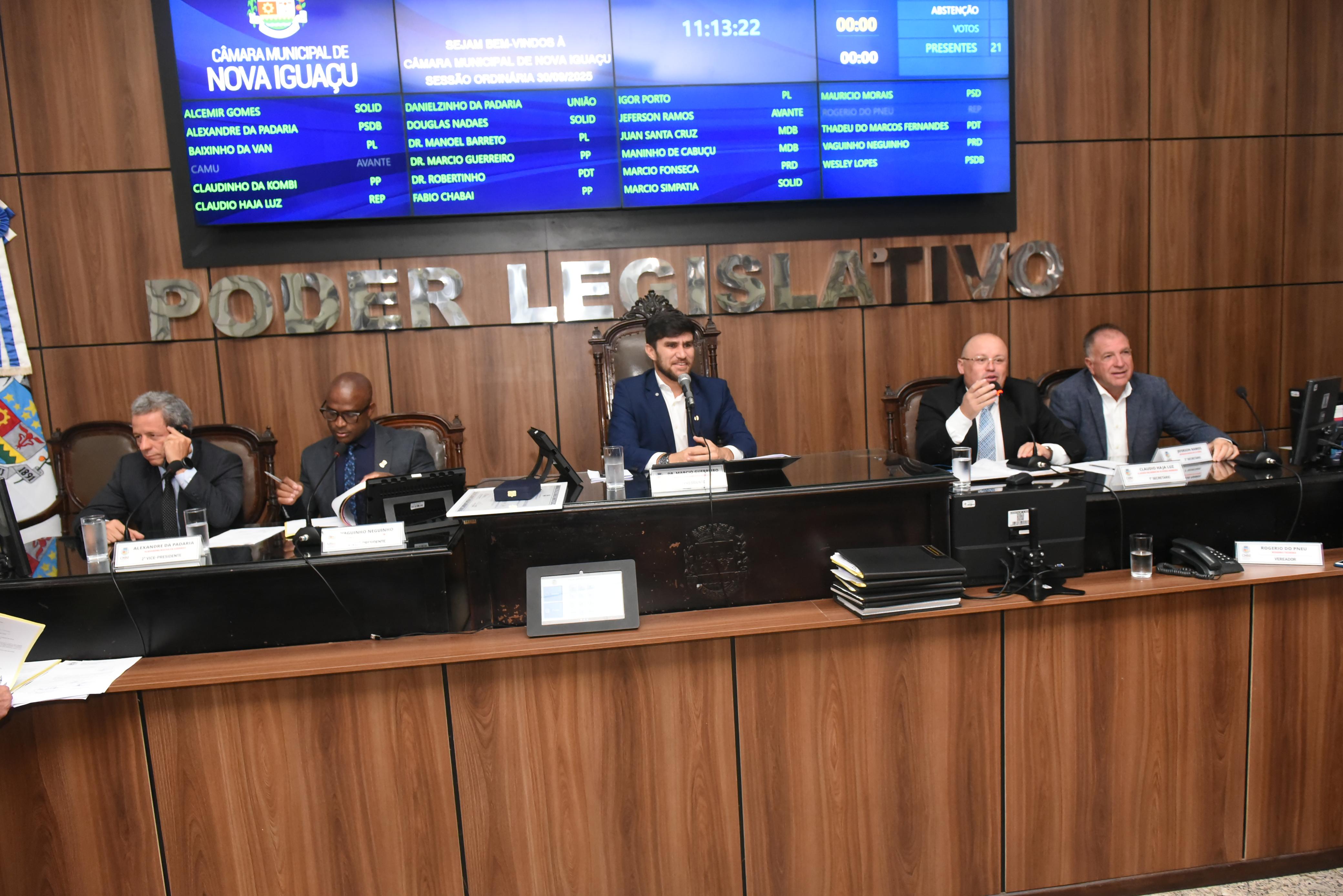 Mesa que conduziu a sessão ordinária desta terça-feira