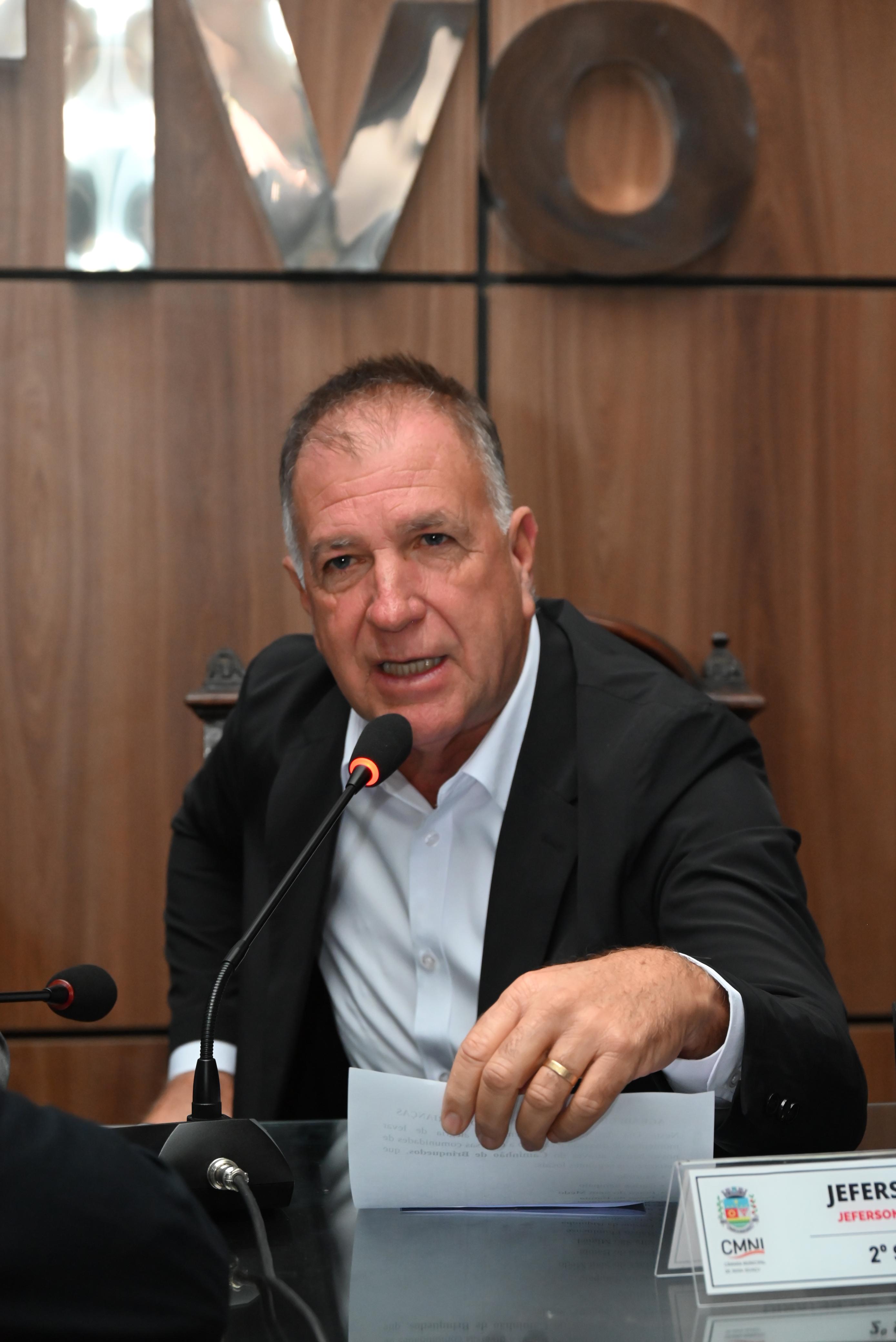 Ver Jeferson conseguiu arrecadar duas toneladas de  alimentos nao perecíveis, em evento para as crianças no último domingo, alimentos que serão doados para entidades filantrópicas