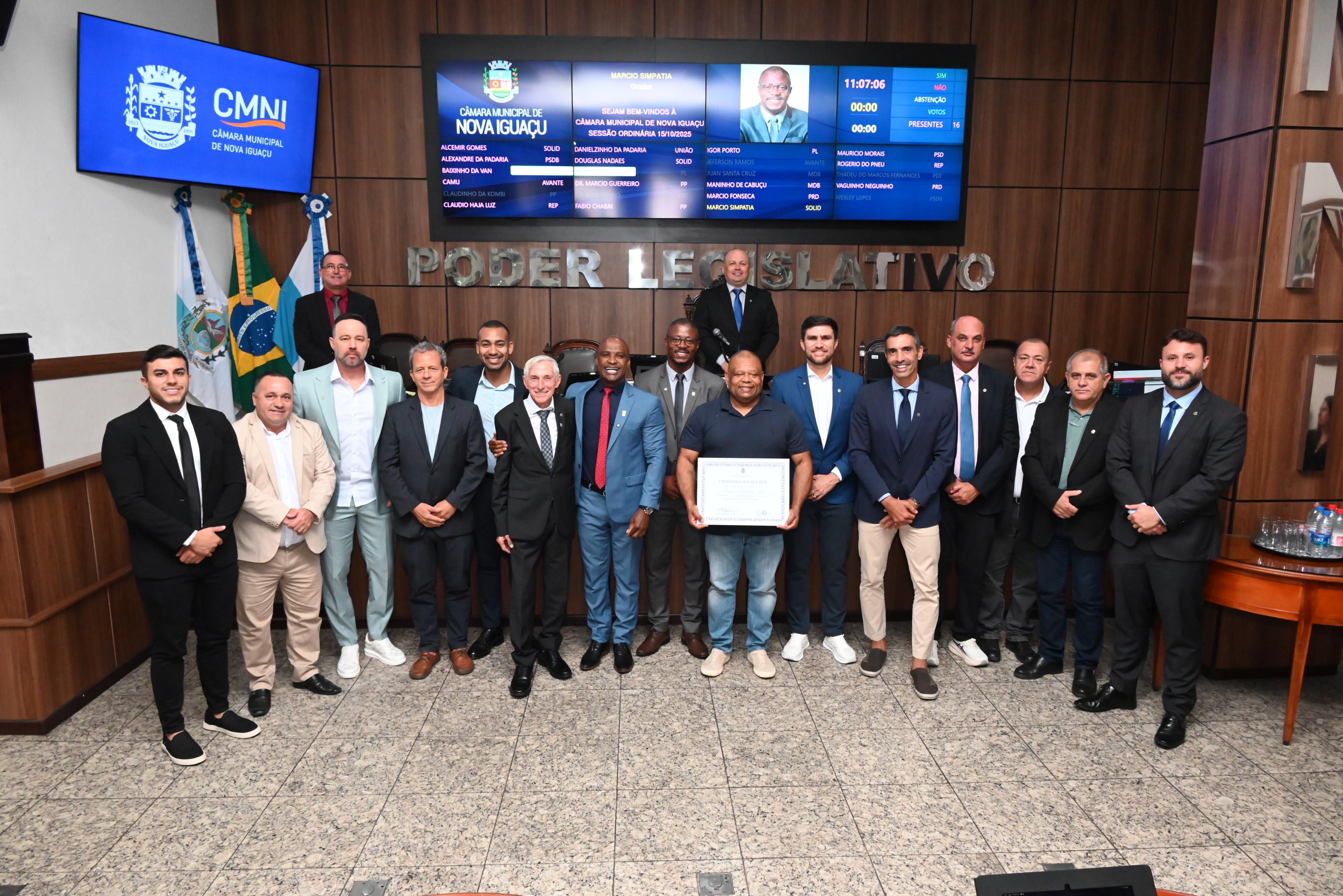 Marcelo Tyson, produtor cultural, recebe o Título de Cidadania Iguaçuana, indicação do ver Simpatia, e é homenageado por  todos os vereadores