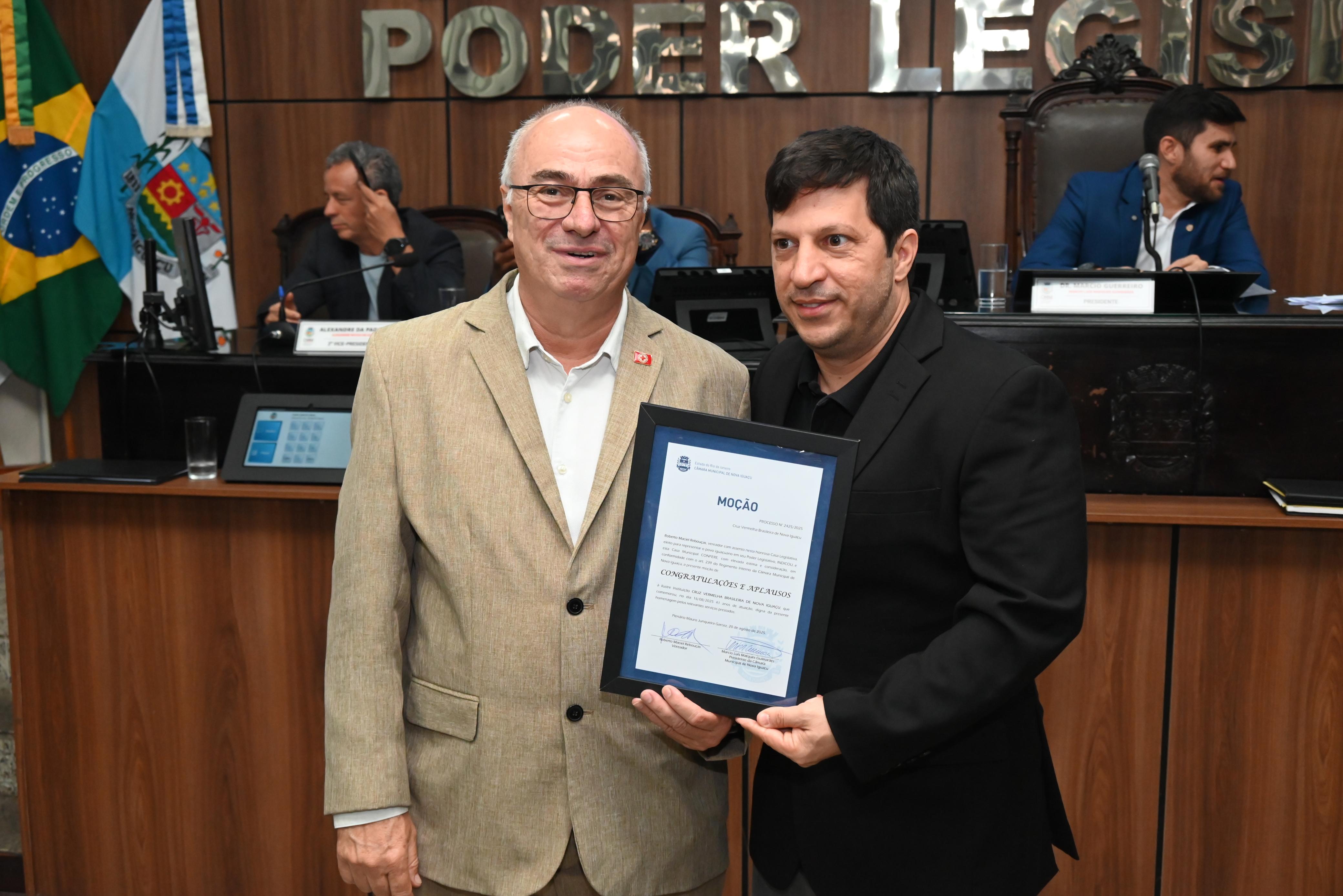 Presidente da Cruz Vermelha em Nova Iguaçu, Renato Muniz, tem trabalho reconhecido pelo ver Dr. Robertinho