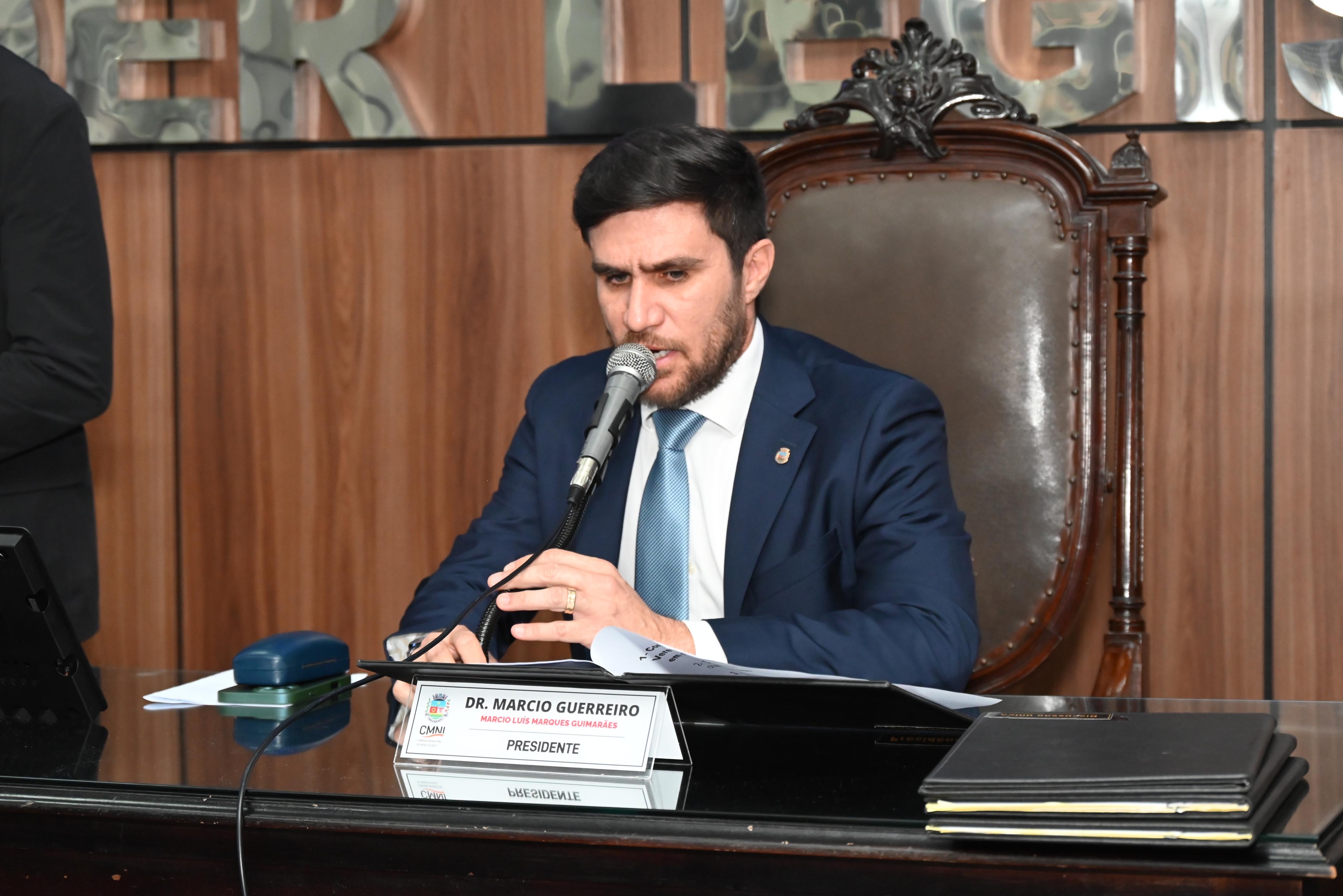 Presidente Dr. Marcio Guerreiro na condução da sessão ordinária