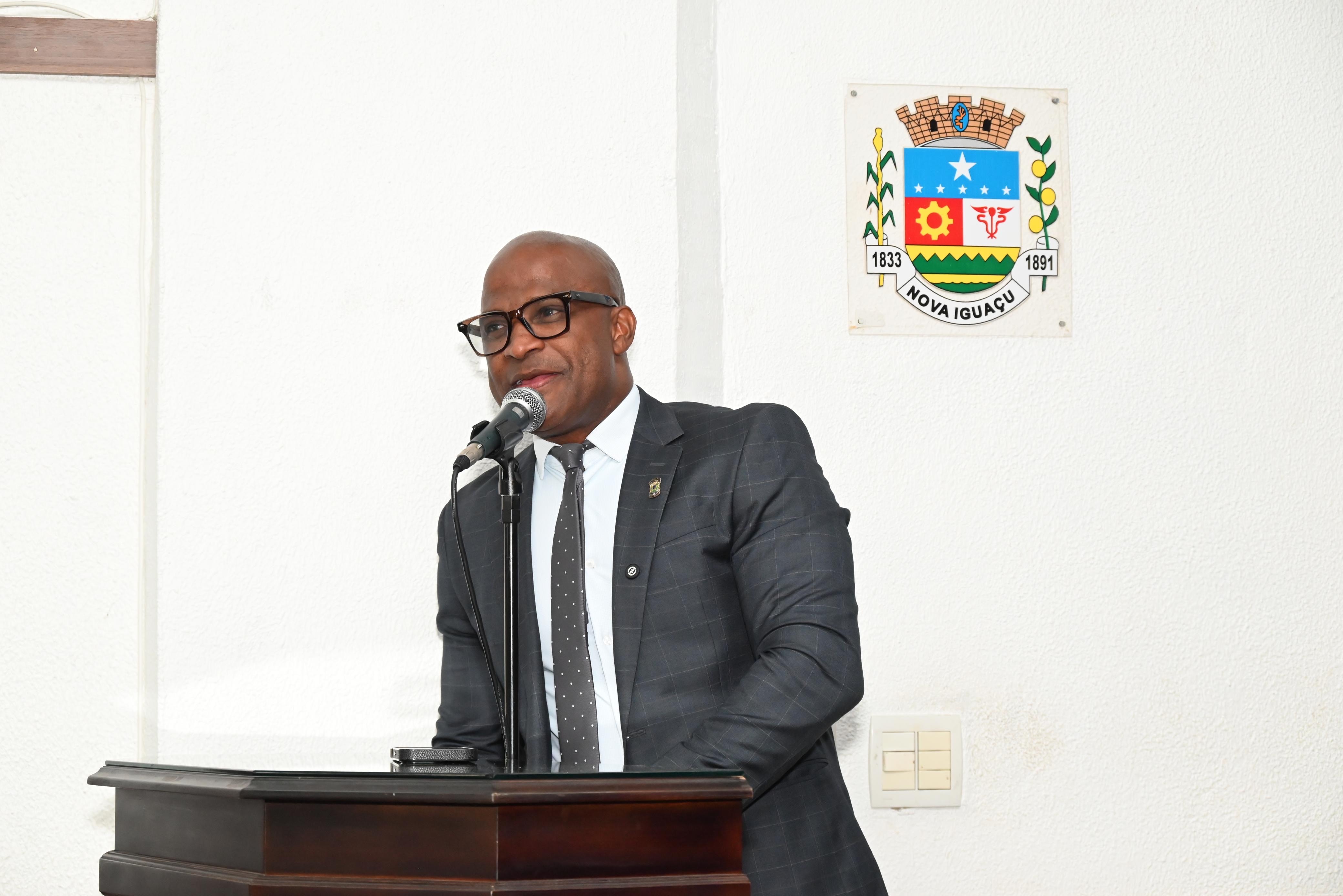 'Por uma base do Corpo de Bombeiros na Estrada de Madureira': ver Vaguinho Neguinho