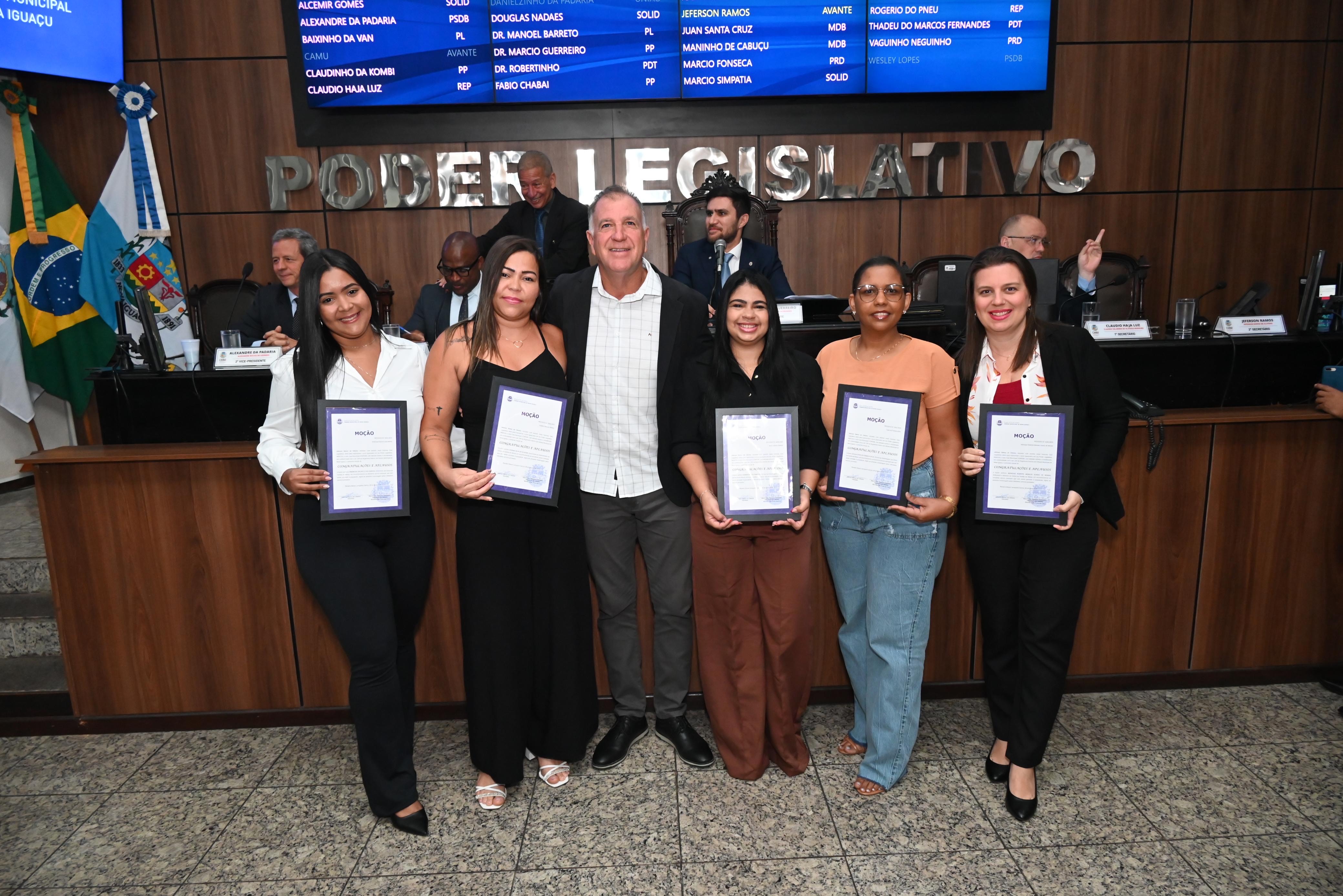 Ver Jeferson Ramos homenageia as profissionais da Clínica da Família Dirceu de Aquino