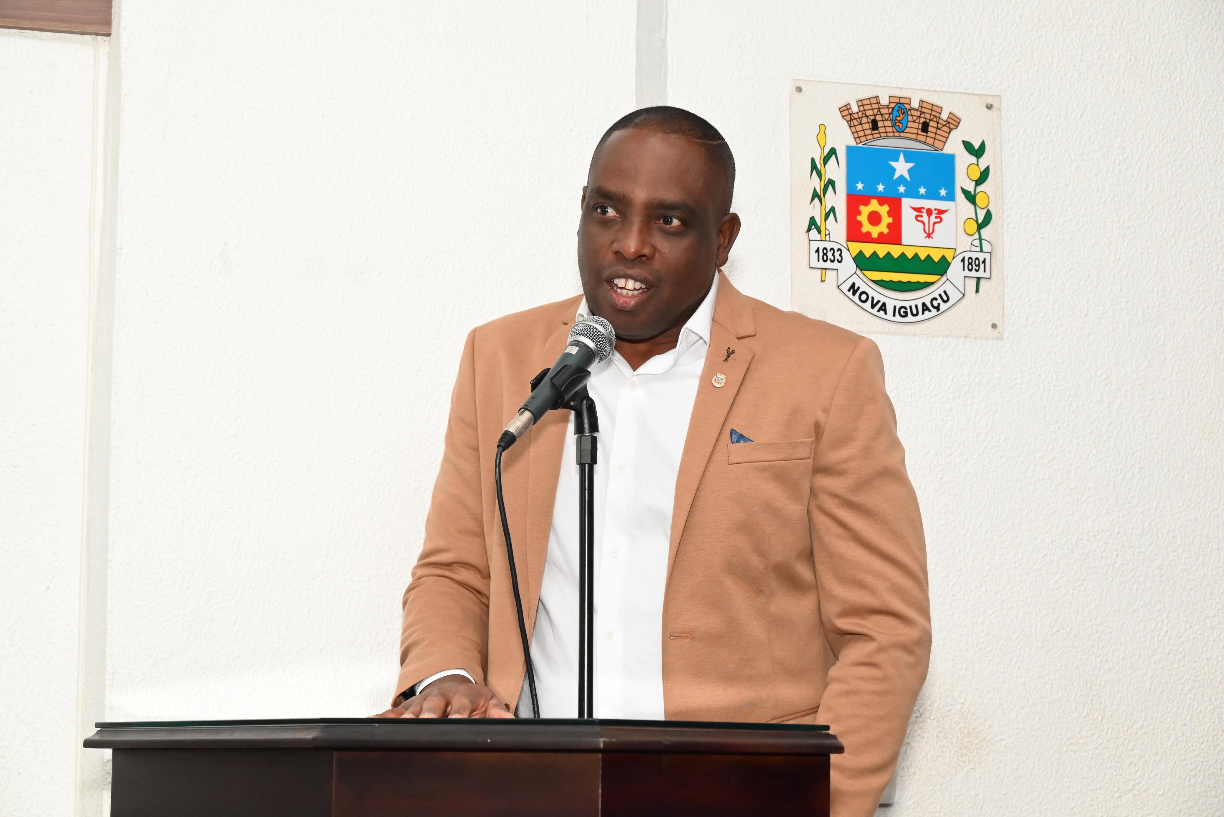 Ver Claudinho da Kombi estve em Brasilia semana passada buscando recursos para o  desenvolvimento de atividades esportivas em Nova Iguaçu