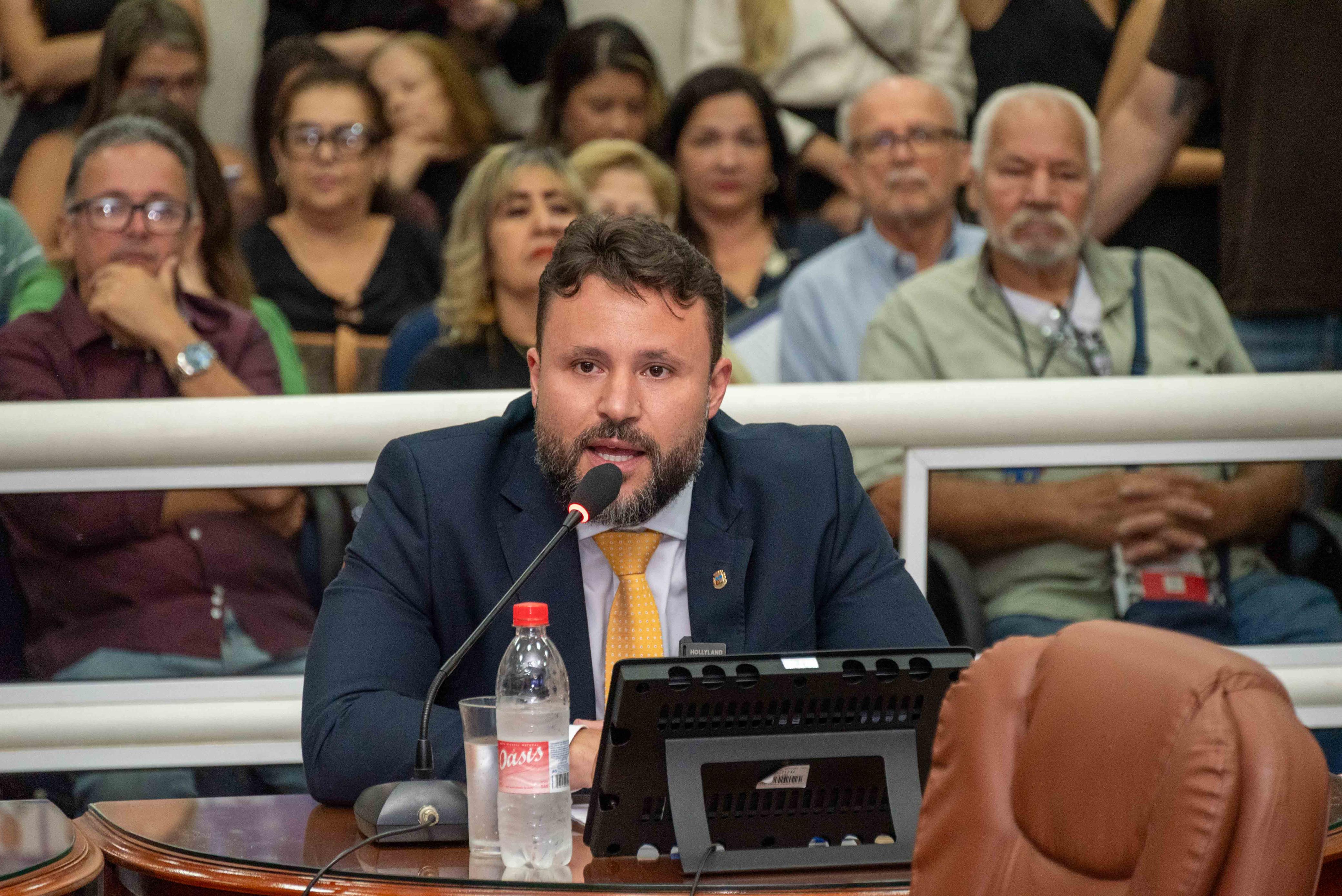 Igor Porto se emociona ao falar da morte do policial civil Marcos Vinícius