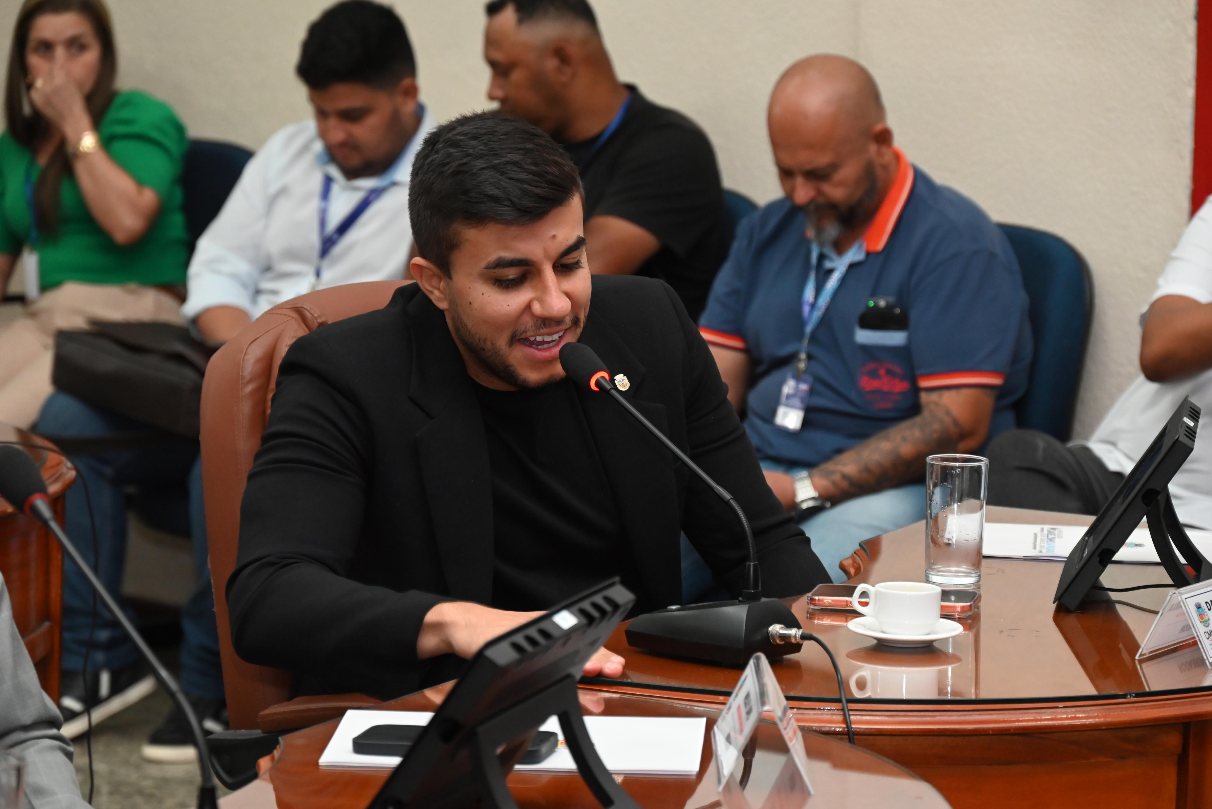 Ver Danielzinho da Padaria atende pedido dos moradores de Rancho Fundo e dá nome à praça localizada no bairro.