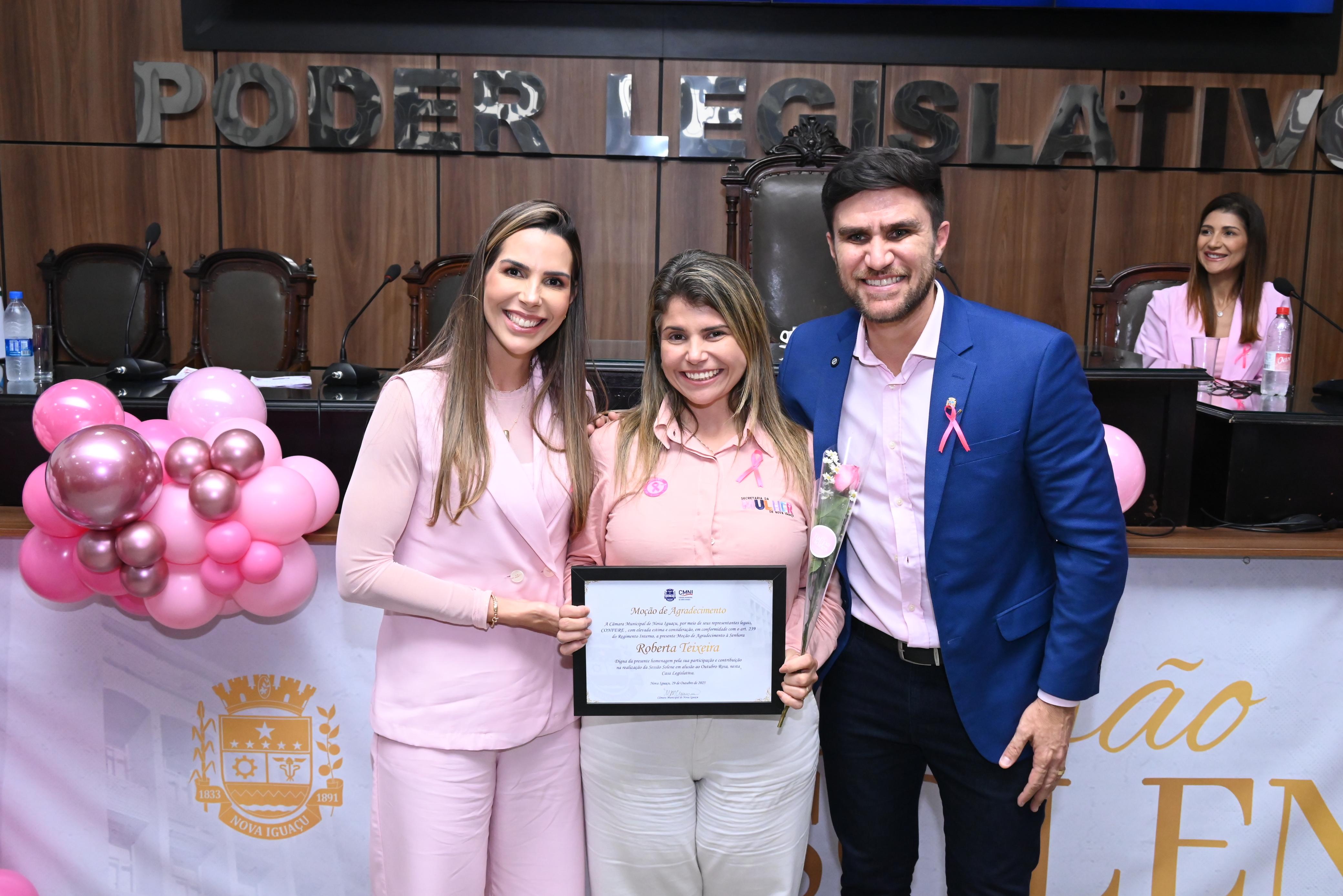 Nicole Guimarães homenageia, junto com seu marido Dr. Marcio Guerreiro, a vice-prefeita Dra. Roberta