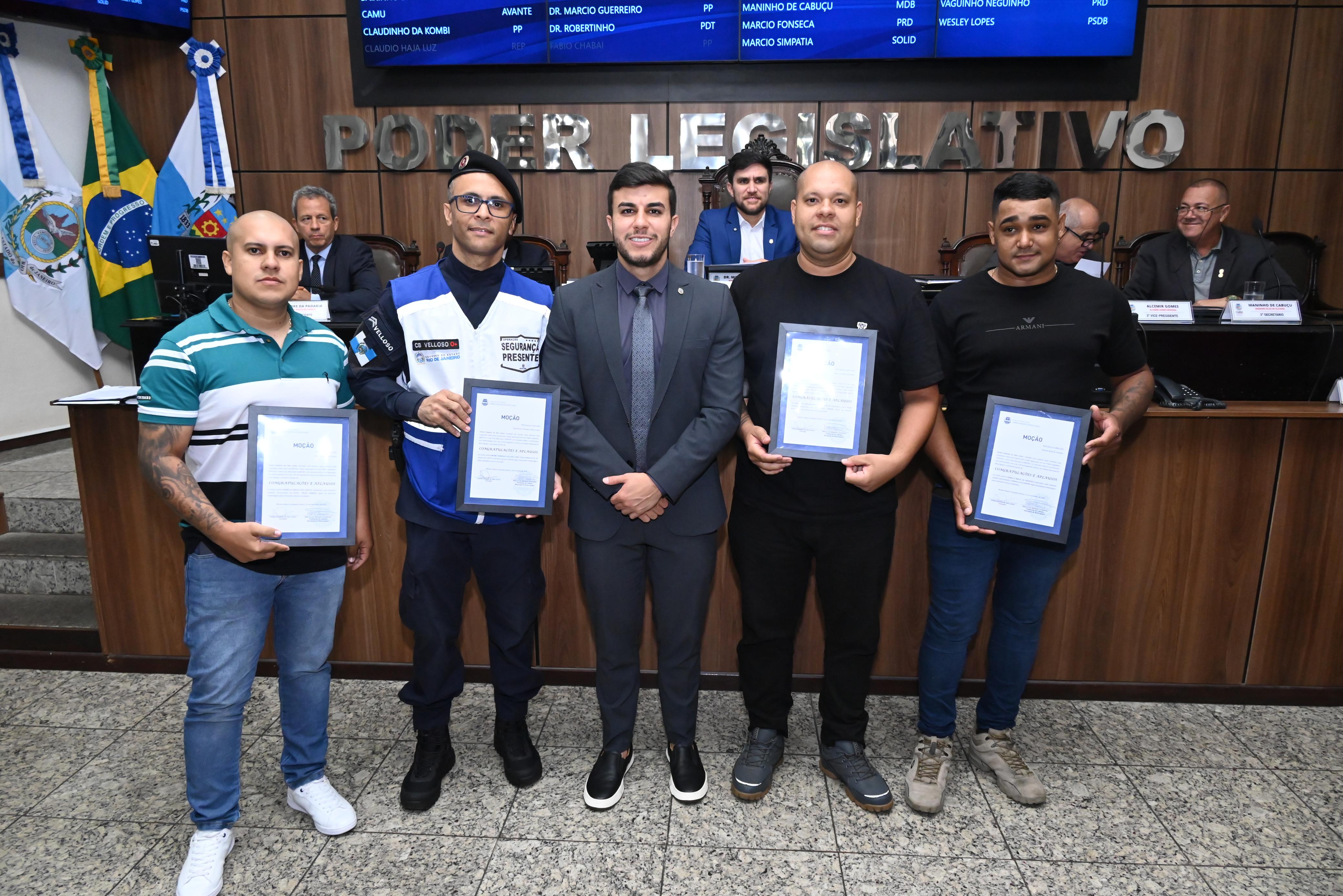 Empresários e agentes de segurança foram homenageados pelo vereador  Danielzinho da Padaria