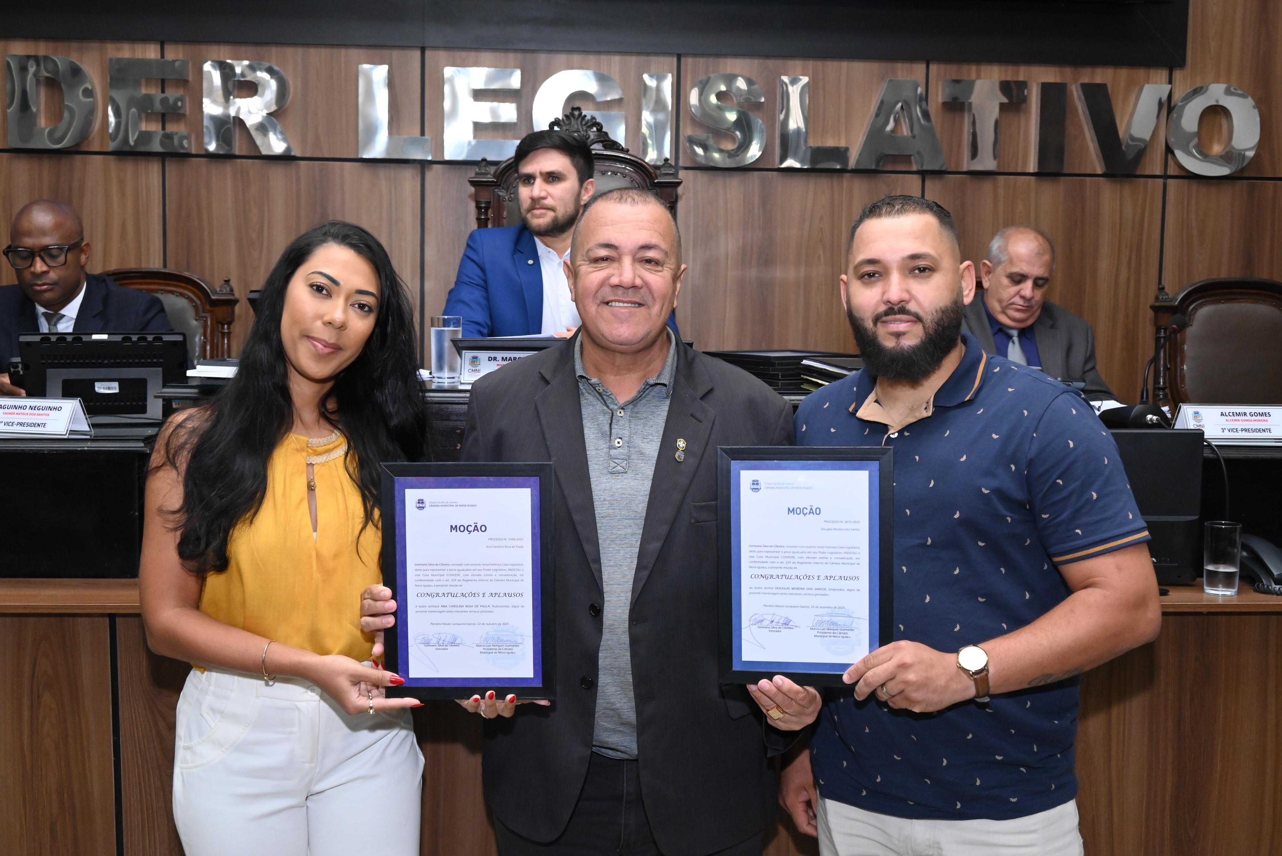 Ana Carolina de Paula, nutricionista, e o empresário Douglas Moreira foram reconhecidos pelo vereador Maninho de Cabuçu