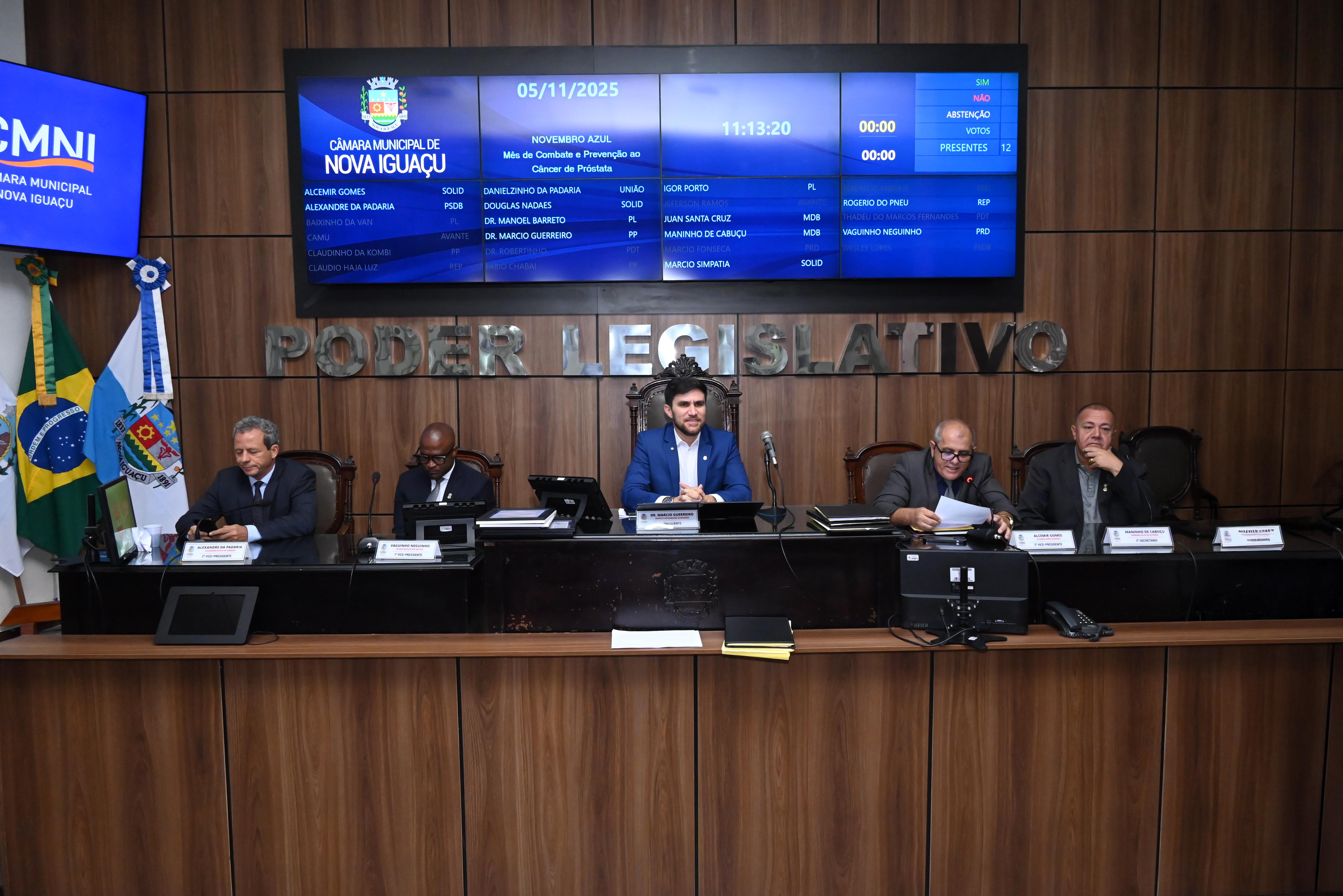 A partir da esq, vereadores Alexandre, Vaguinho. Dr. Marcio, Alcemir e Maninho