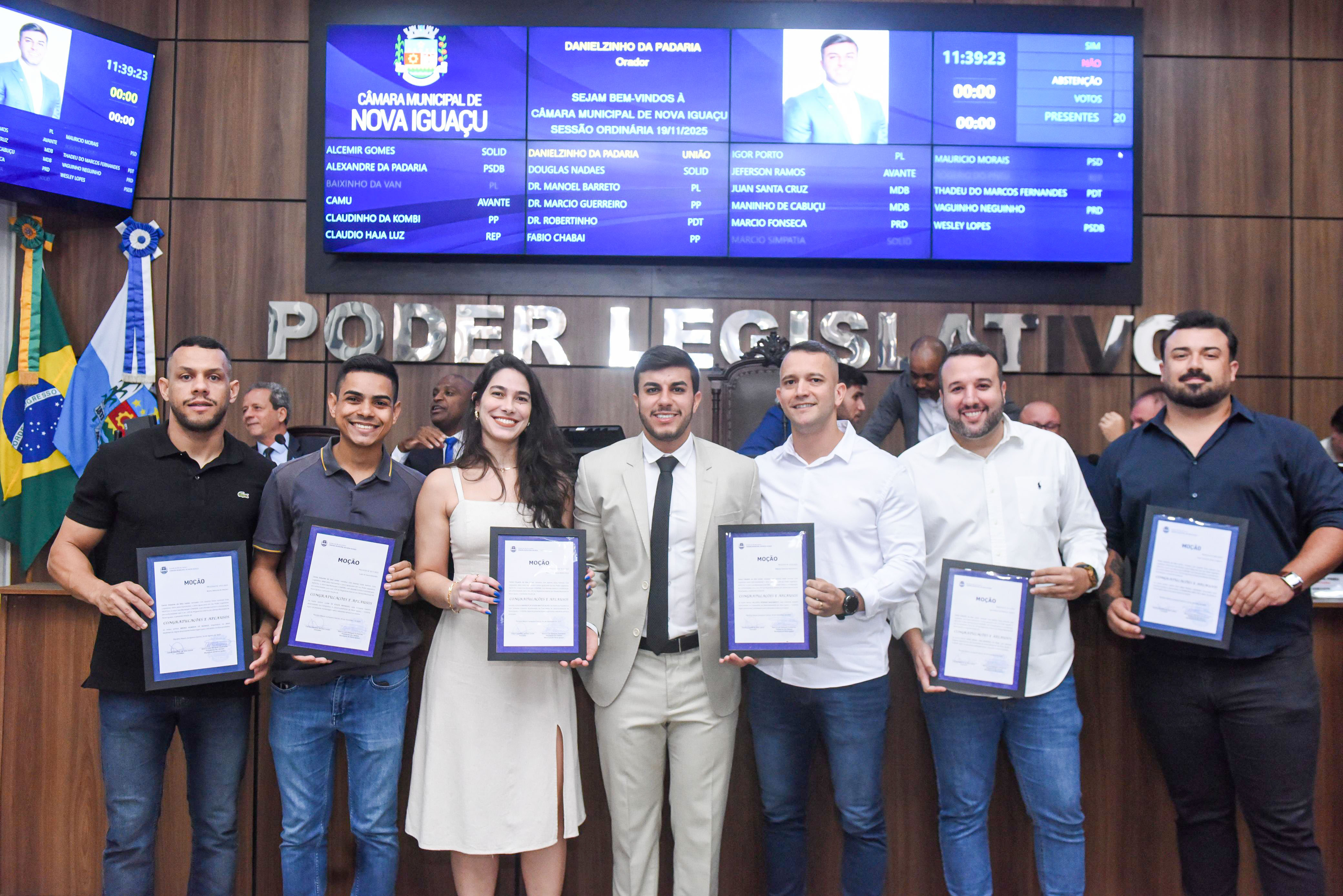 Empresários e funcionários são agraciados pelo vereador Danielzinho da Padaria