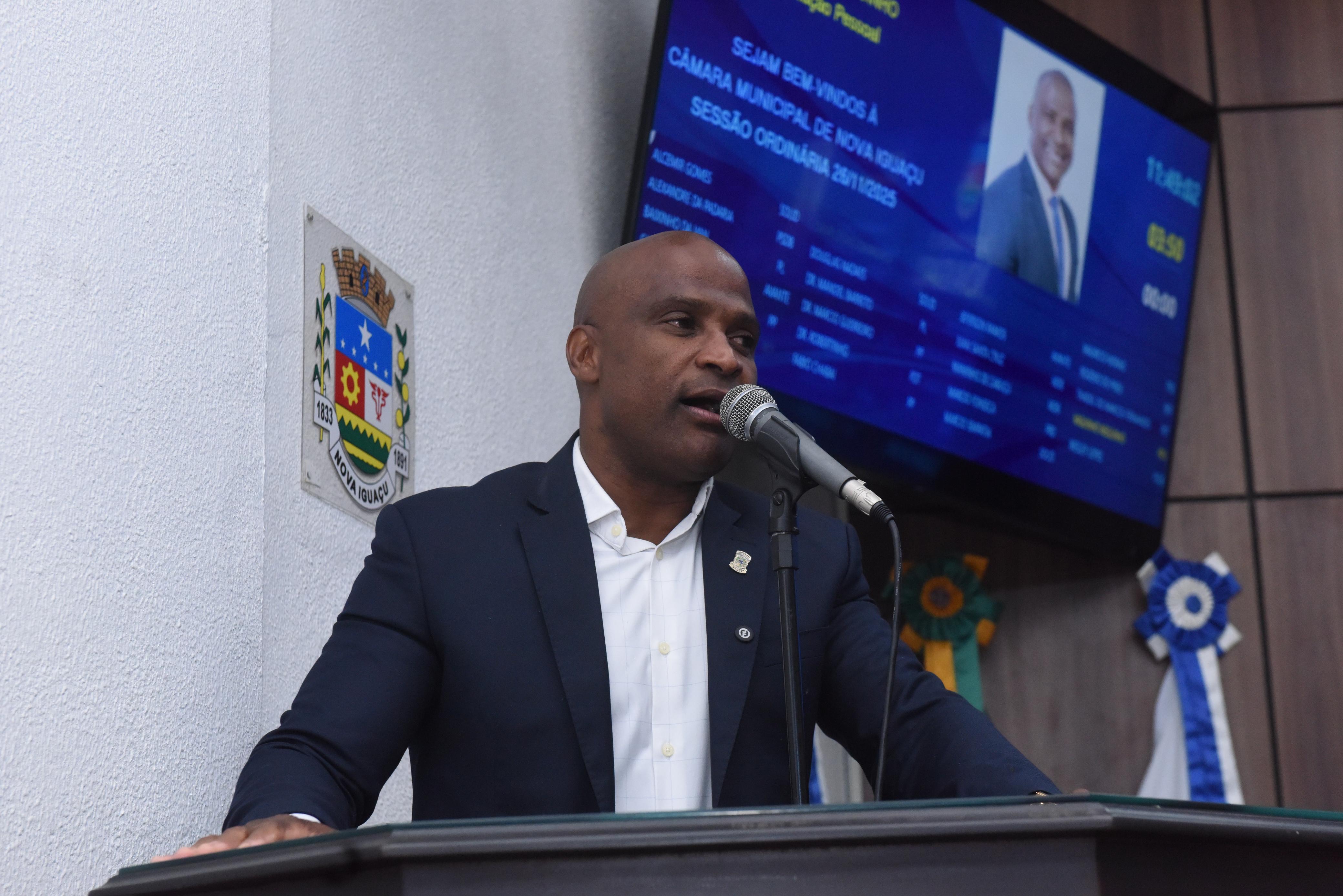 Ver Vaguinho Neguinho se emociona ao anunciar o início das obras no KM 32