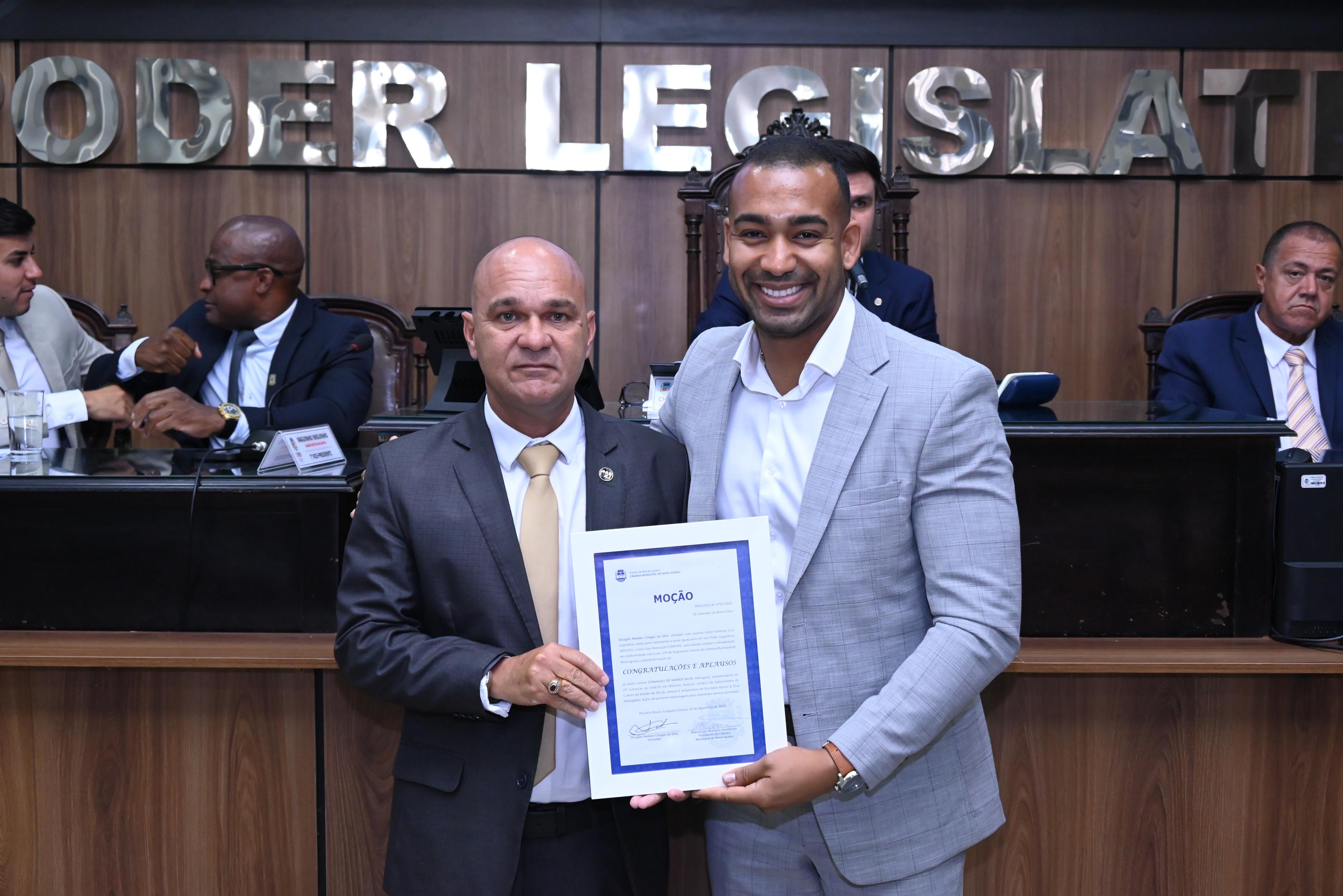 Edinaldo de Barros, vice-presidente da OAB Nilópolis, homenageado pelo vereador Douglas Nadaes