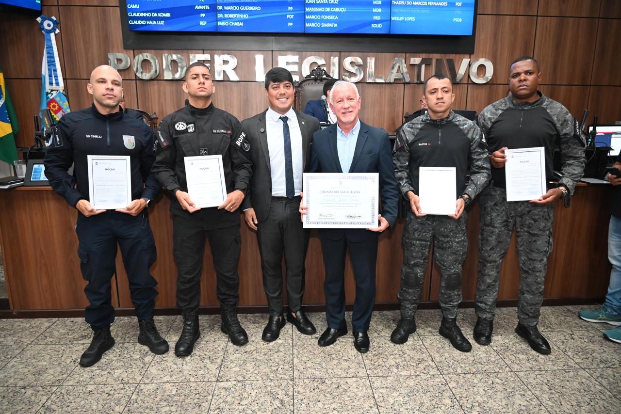 Policiais civis, militares e o presidente da Cehab, Reginaldo Jardim, são reconhecidos pelo vereador Thadeu do Marcos Fernandes