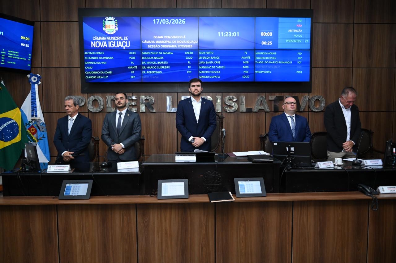 Mesa Diretora da CMNI na condução dos trabalhos legislativos desta manhã