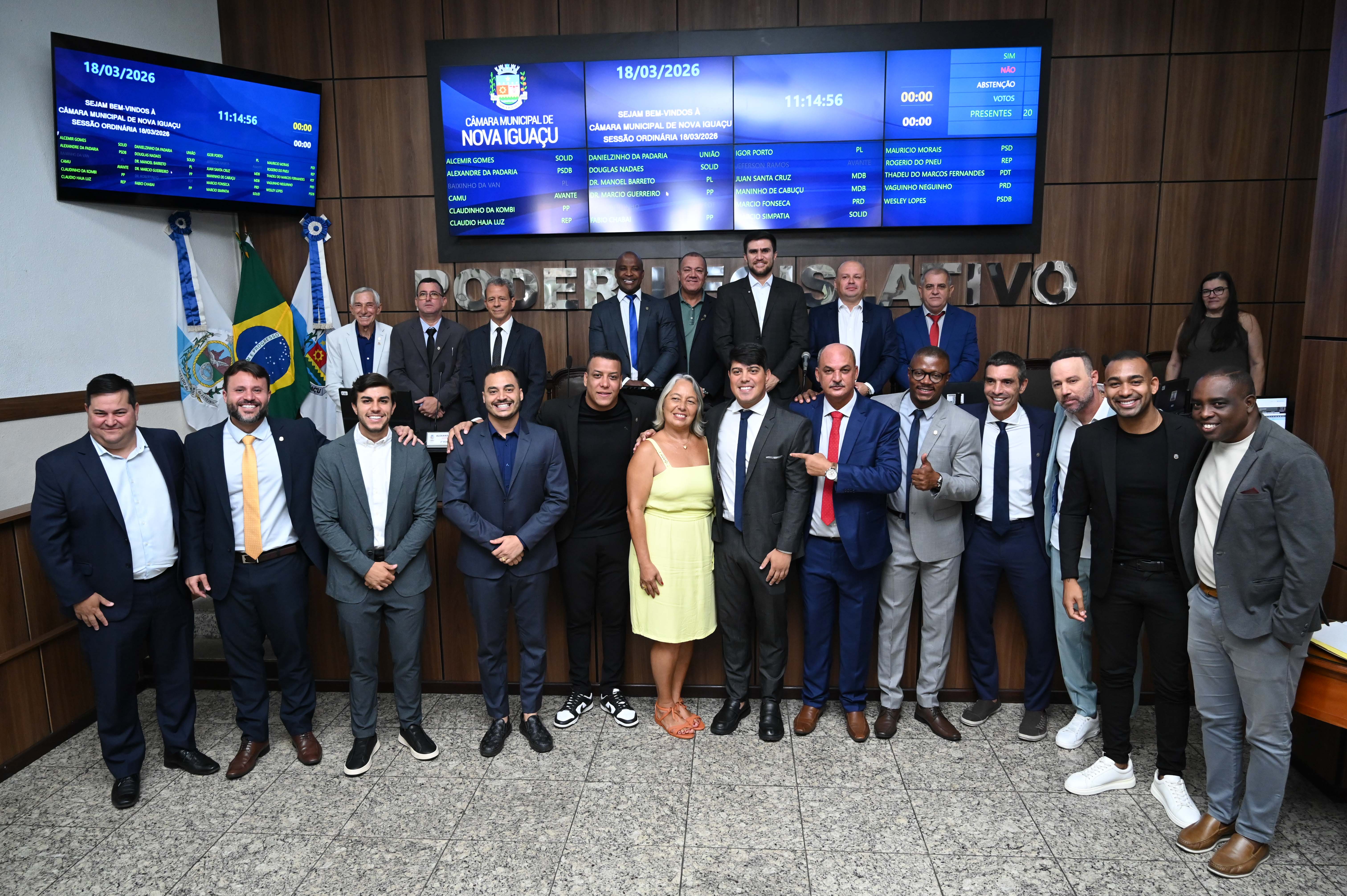 Ver Thadeu do Marcos Fernandes, ao lado de sua mãe Marília, é homenageado pelo seu aniversário