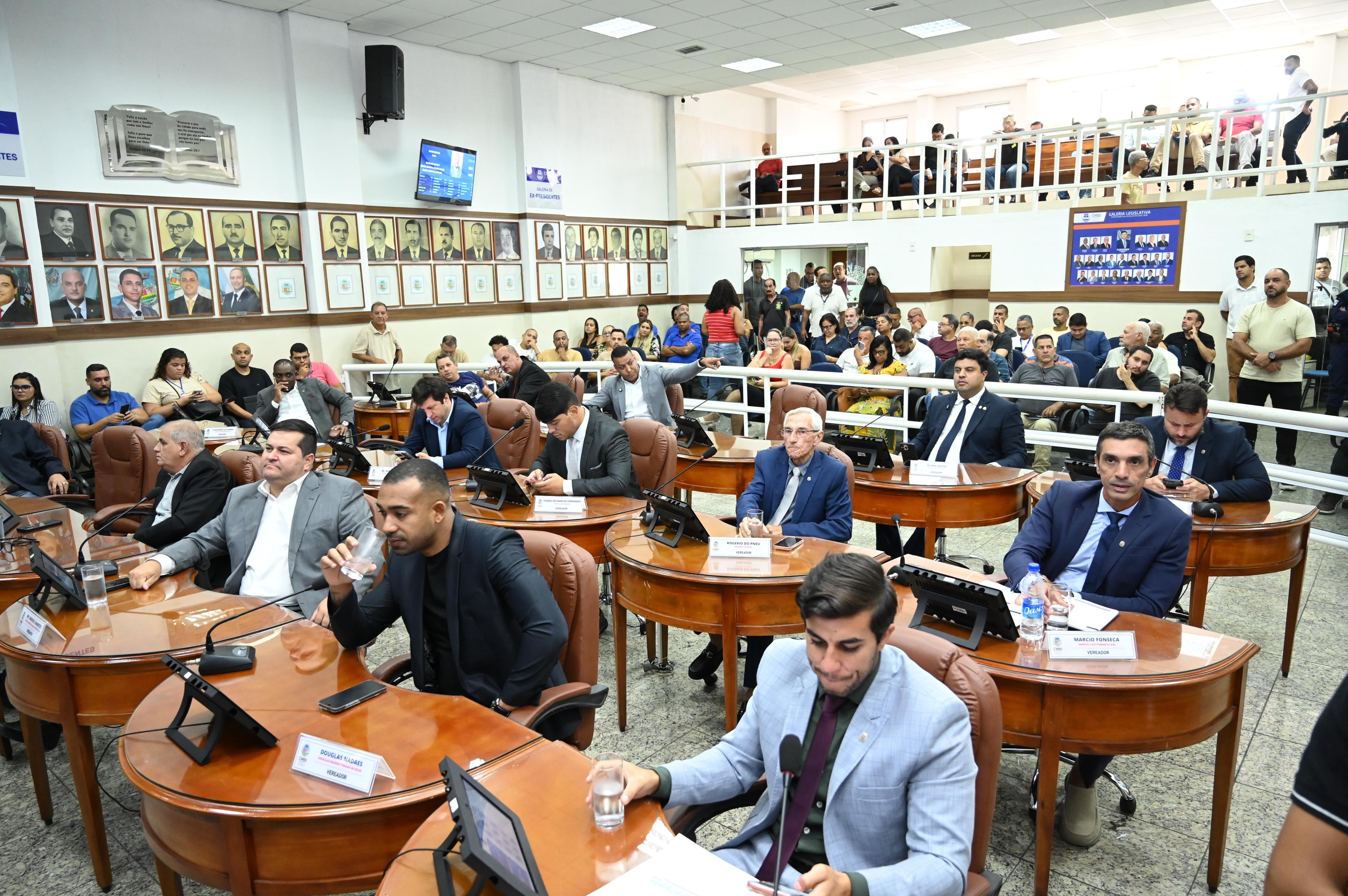 Plenário com grande participação da população