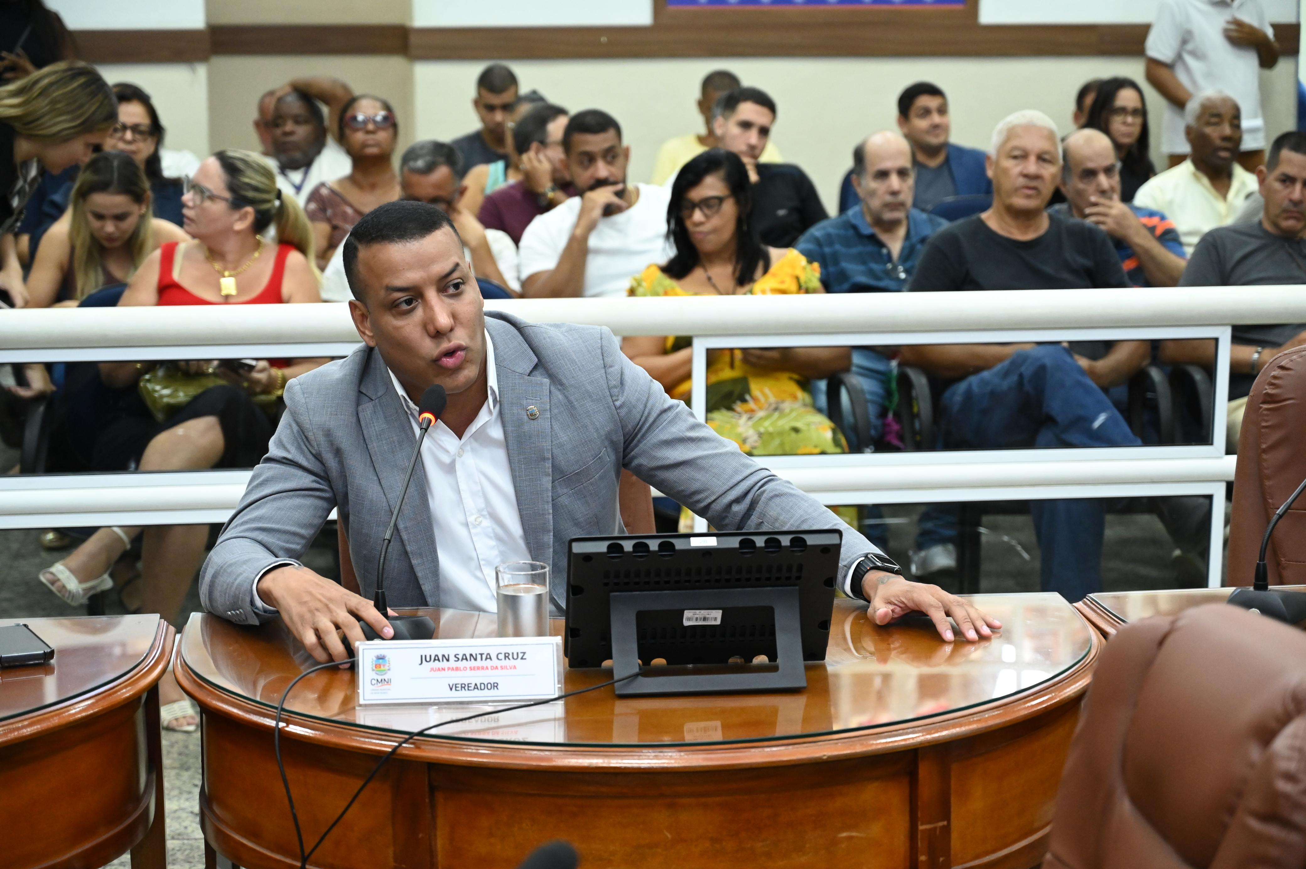 Ver Juan Santa Cruz agradece às obras na Rua Caramuru, bairro Cerâmica