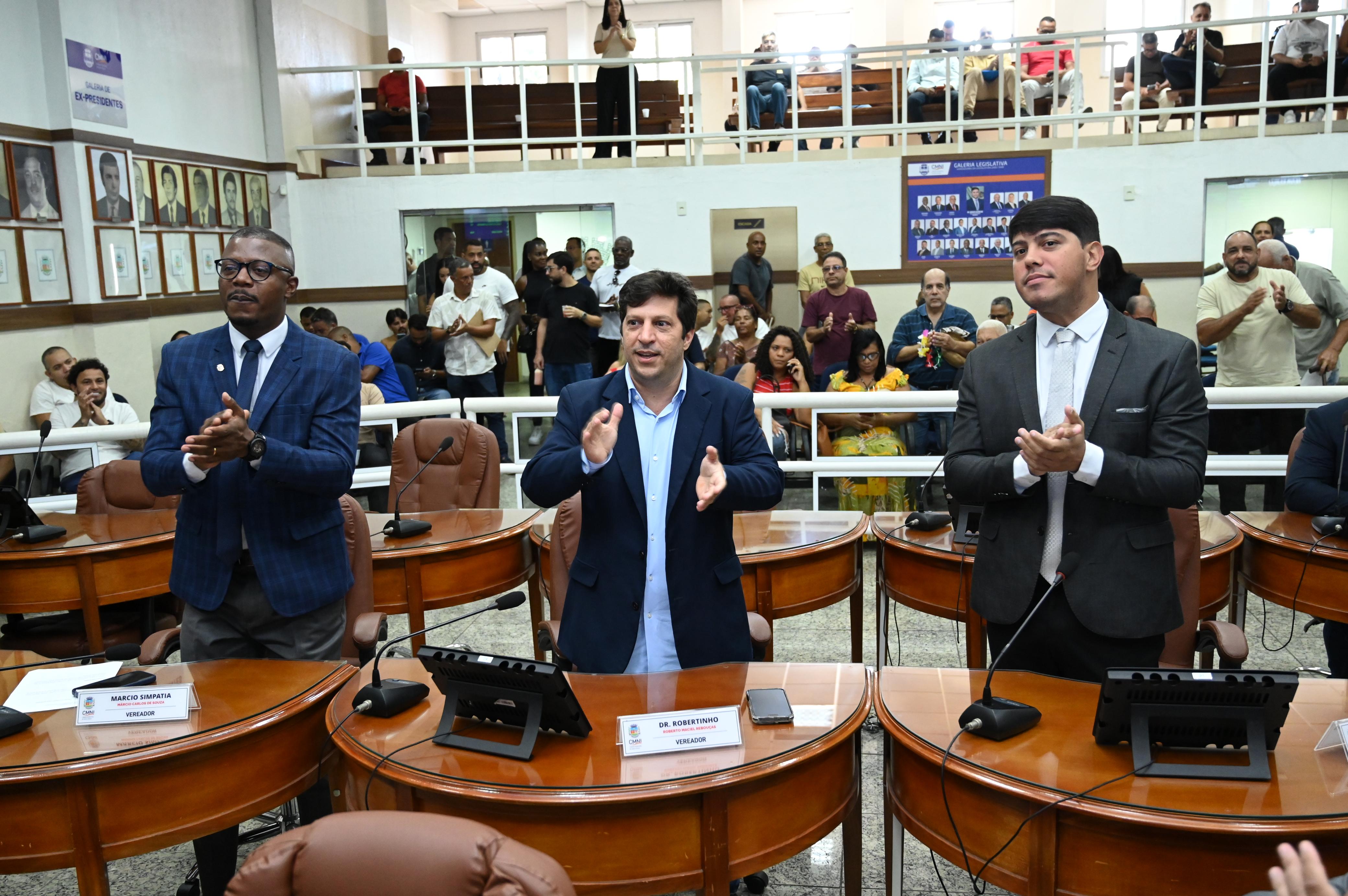 Ver Dr. Robertinho, no centro: aniversariante do dia 22 de março