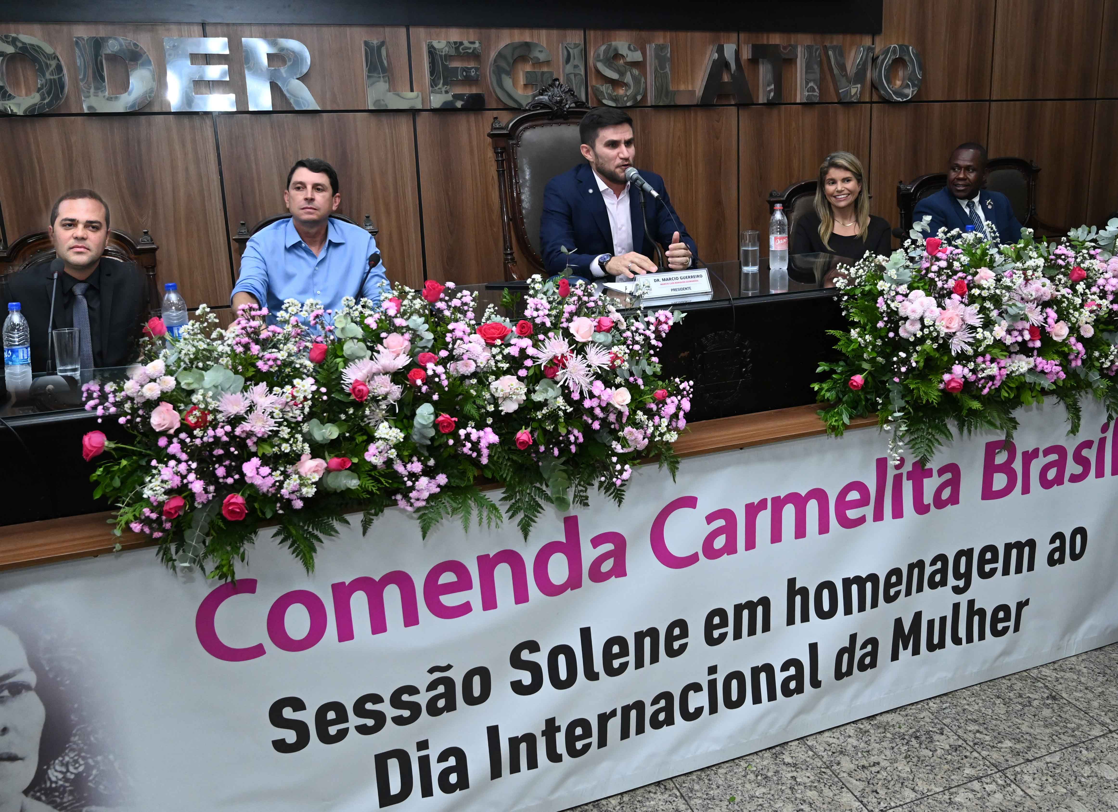 A partir da esq: deputado estadual Felipinho Ravis, deputado federal Juninho do Pneu, presidente da CMNI Dr. Marcio Guerreiro, vice-prefeita de Nova Iguaçu Dra Roberta e deputado estadual Carlinhos BNH