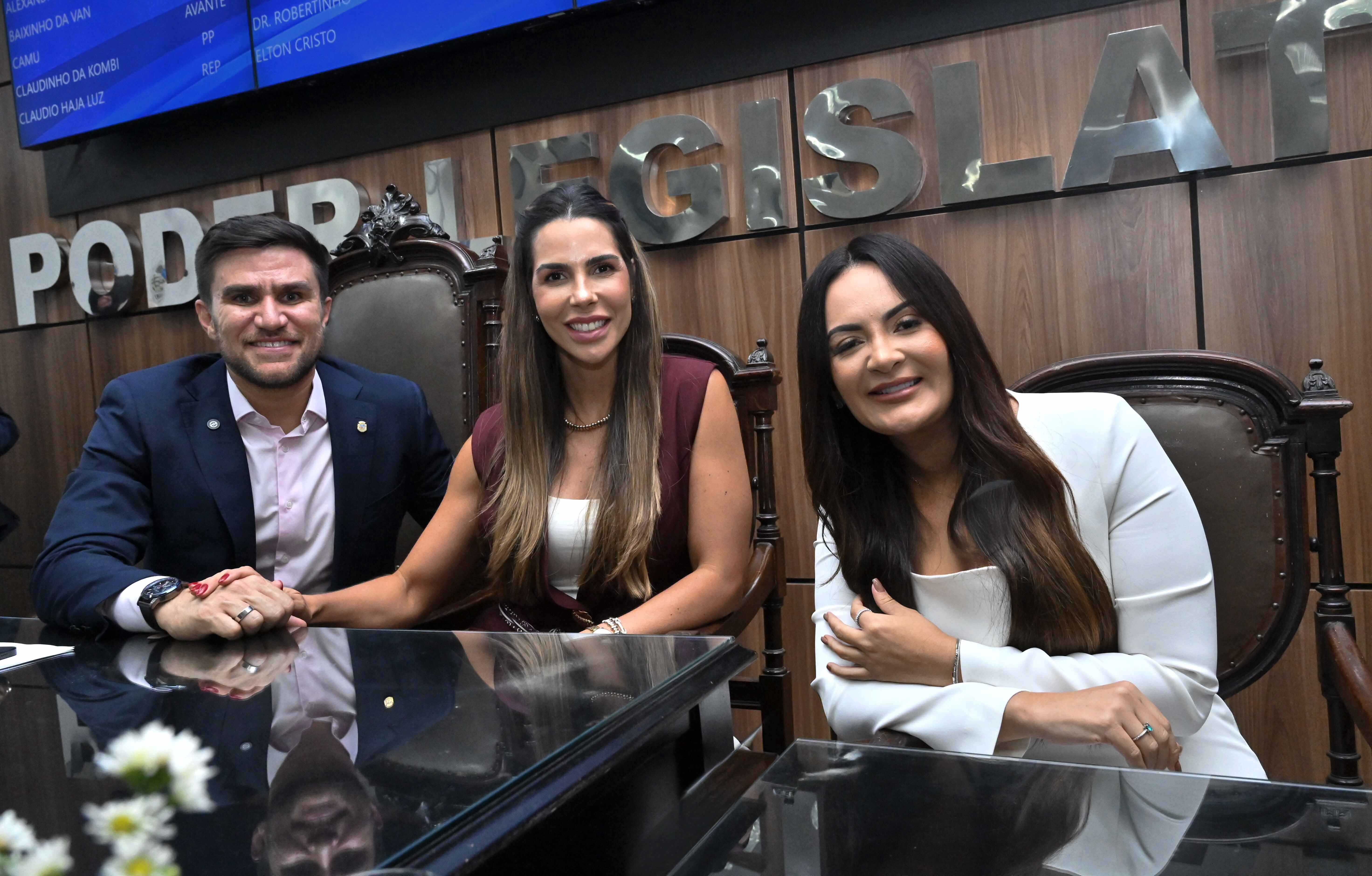 Presidente Dr. Marcio, sua esposa Nicole Wiennem e Camila Reina