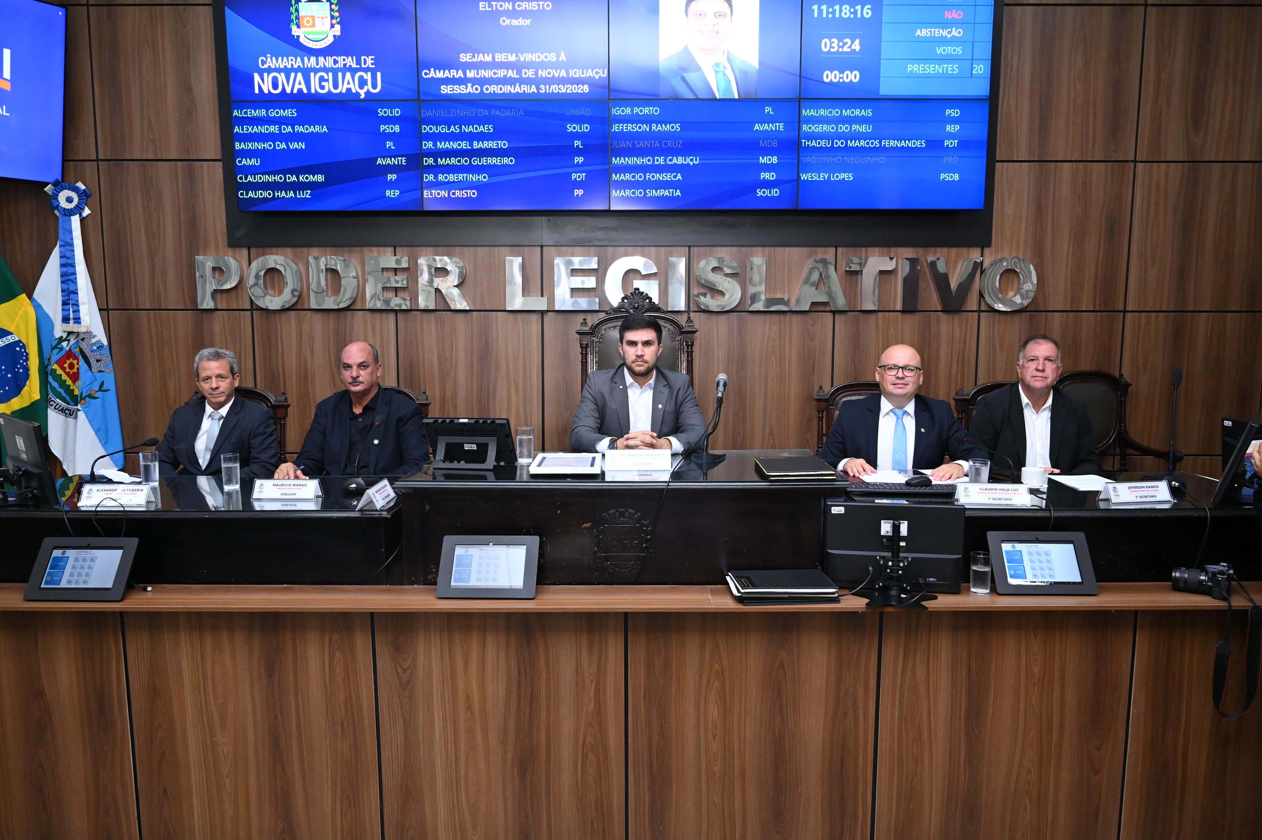 Vereadores Alexandre, Mauricio, Dr. Marcio, Haja Luz e Jeferson na condução da sessão desta terça