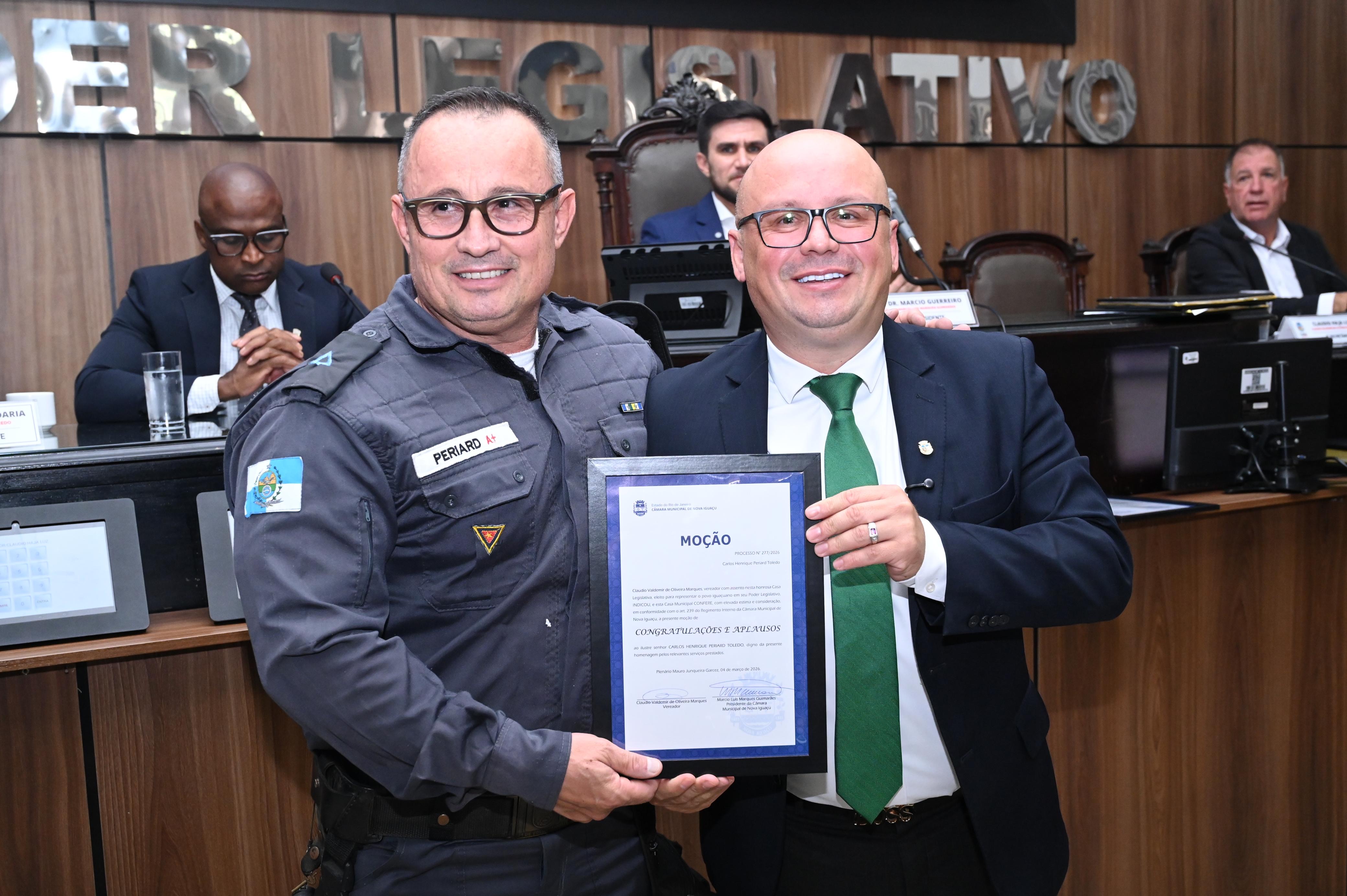 Subtenente PM Periard e o ver Claudio Haja Luz: reconhecimento a sua atuação na segurança pública